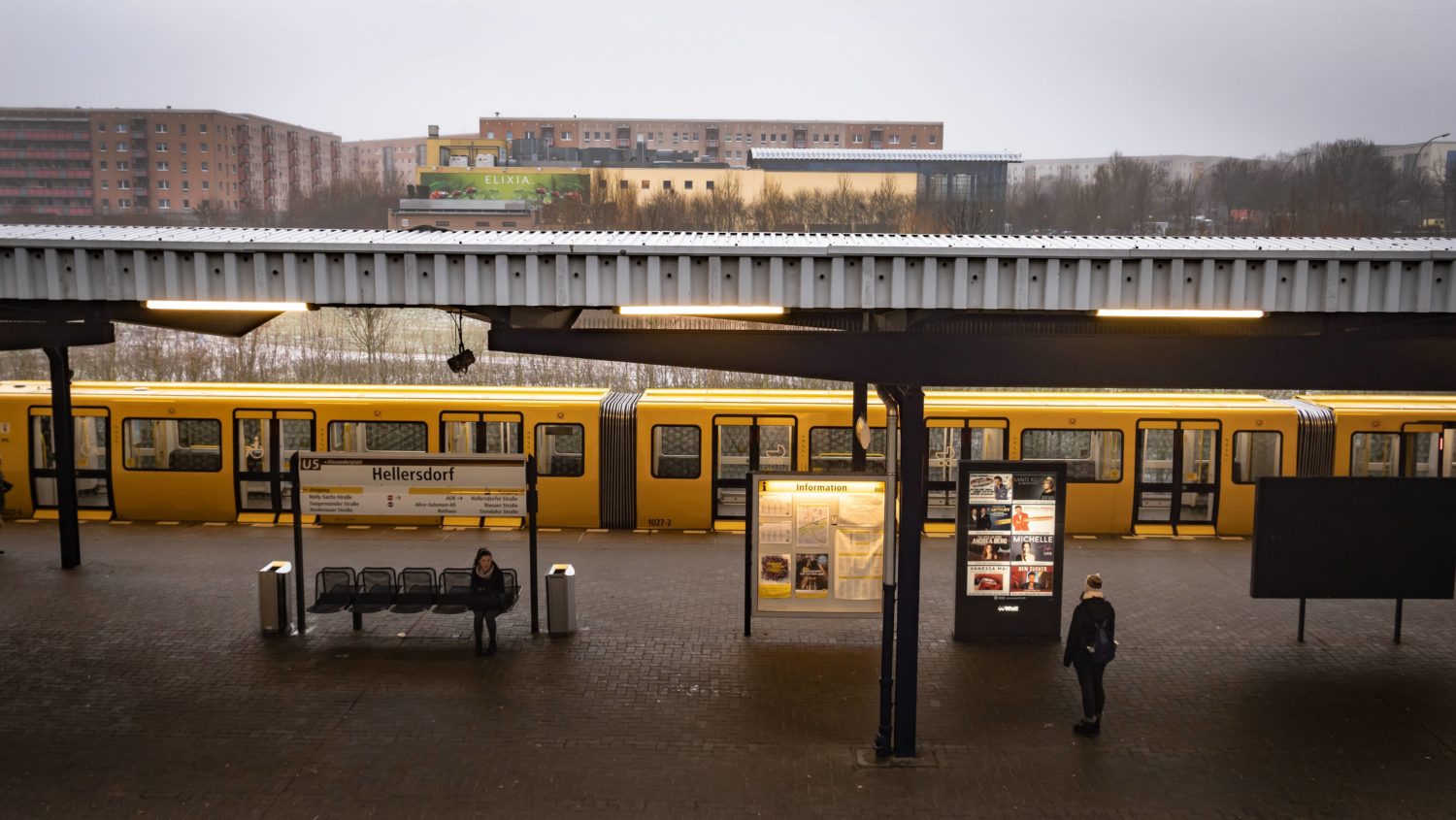 Rund um den U5-Bahnhof Hellersdorf ist ein neues Zentrum für den Kiez entstanden. Foto: Imago Images/Jürgen Ritter