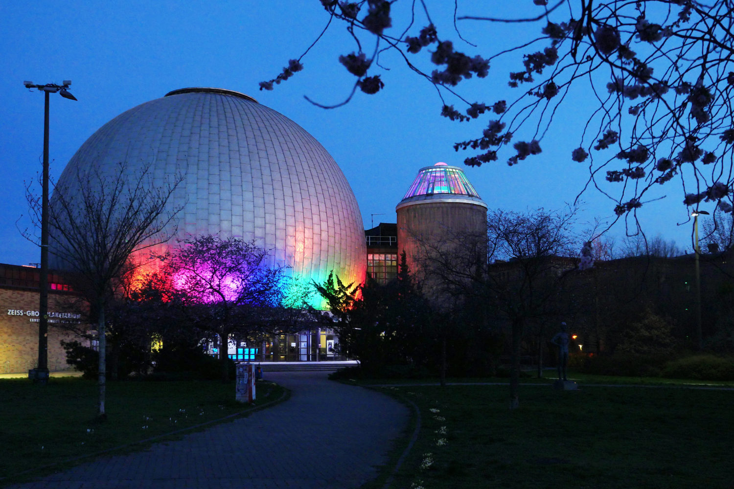 Veranstaltungen Juli Berlin Im Zeiss Planetarium könnt ihr euch über außerirdisches Leben informieren.