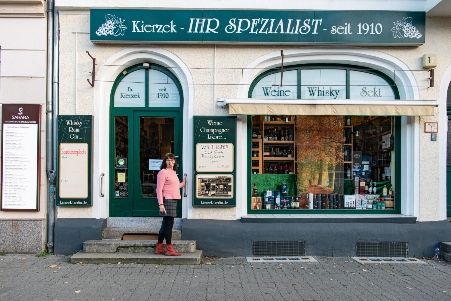  Das Fachgeschäft Kierzek Weine-Spirituosen befindet sich seit 1920 in der Weitlingstraße in Lichtenberg. Foto: Anthea Schaap