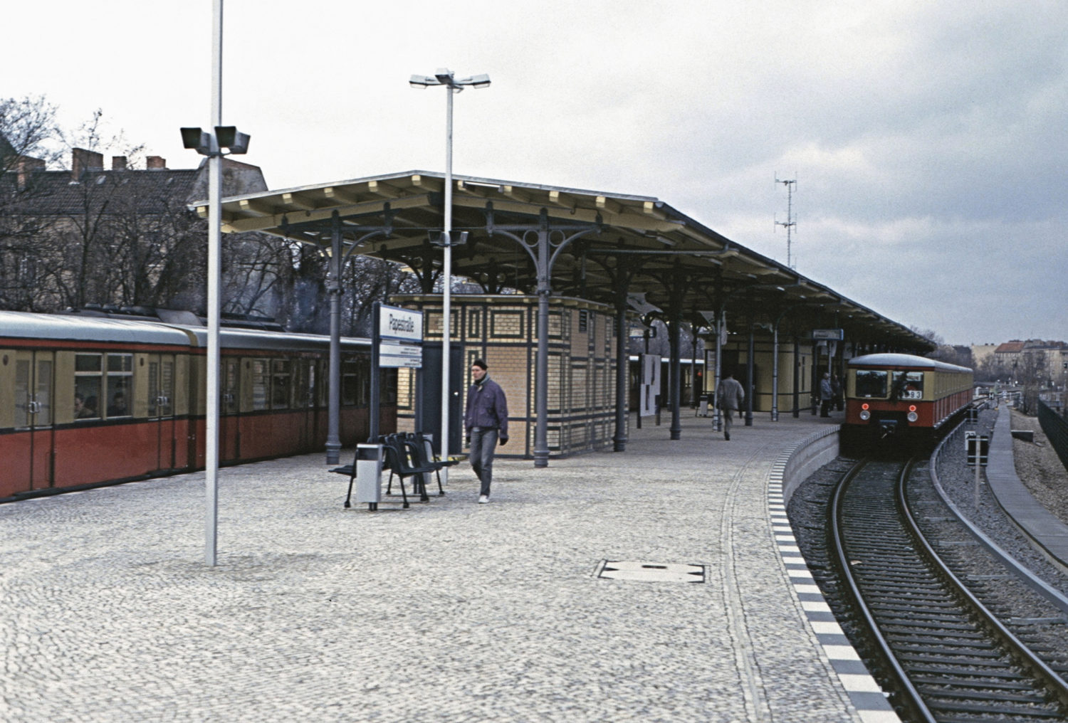 Bilder aus einer anderen Zeit: Wo heute das Südkreuz ist, war früher ein Bahnhof wie jeder andere. Foto: Wikimedia Commons/Roehrensee/CC BY-SA 3.0