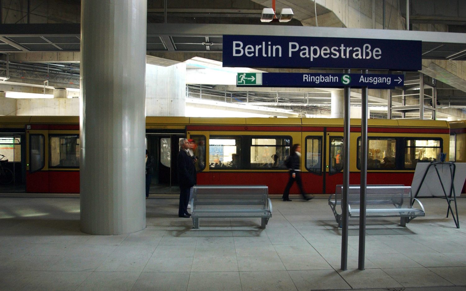 S-Bahn-Gleis auf der unteren Ebene des Bahnhofs Südkreuz, der eine zeitlang noch wie sein Vorgänger hieß. Foto: Imago Images/Sven Lambert
