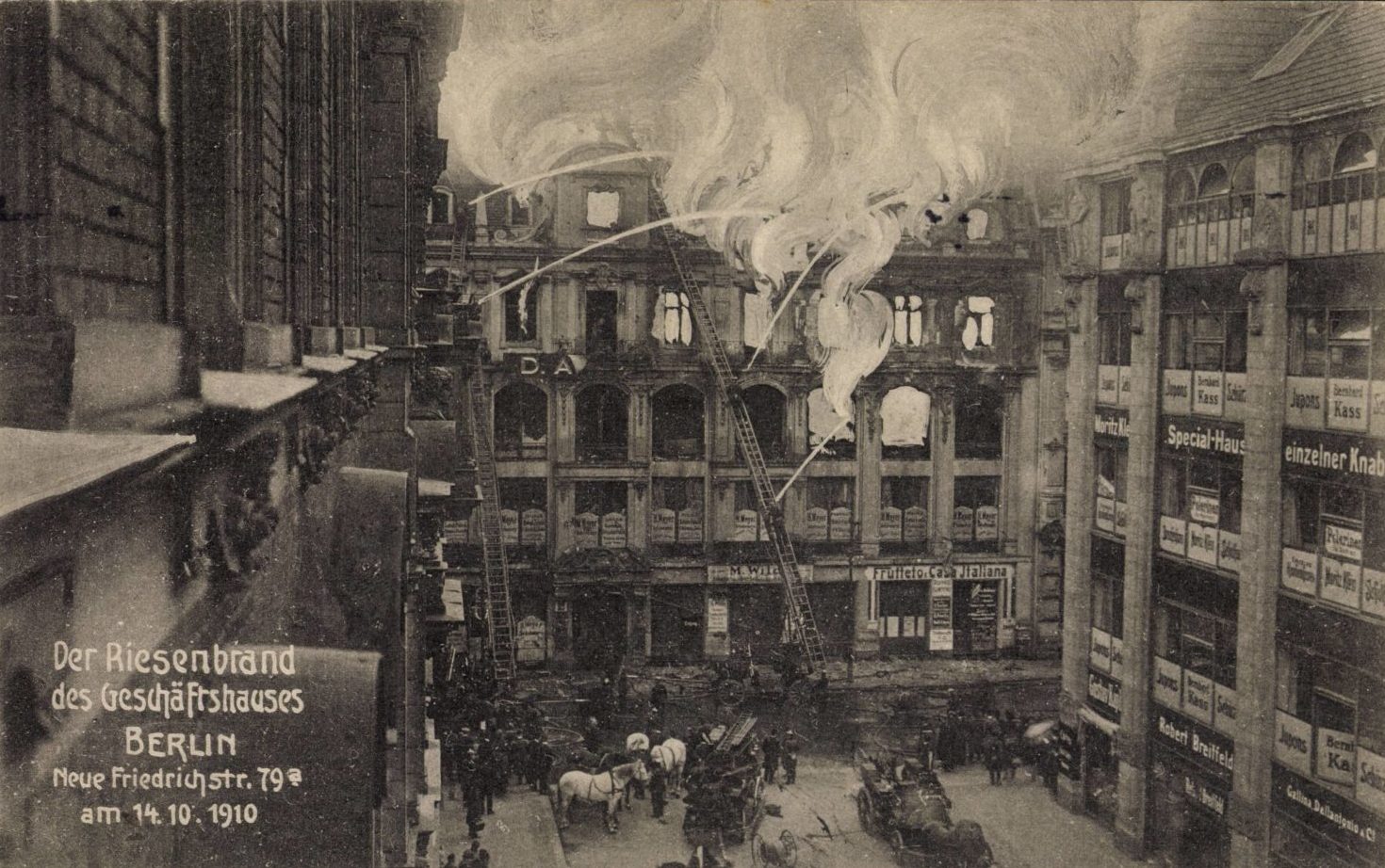 Großbrand in der Neuen Friedrichstraße 79. Foto: Imago/Arkivi
