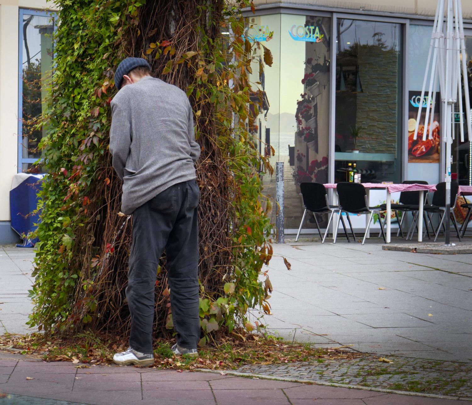 Wildpinkeln in der Stadt: Für die meisten Männer das normalste der Welt. Foto: Imago Images/Jürgen Ritter