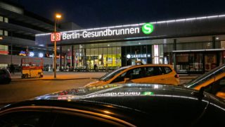 Bahnhof Berlin-Gesundbrunnen: Empfangsgebäude mit kleiner Geste. Foto: Imago Images/Jürgen Ritter