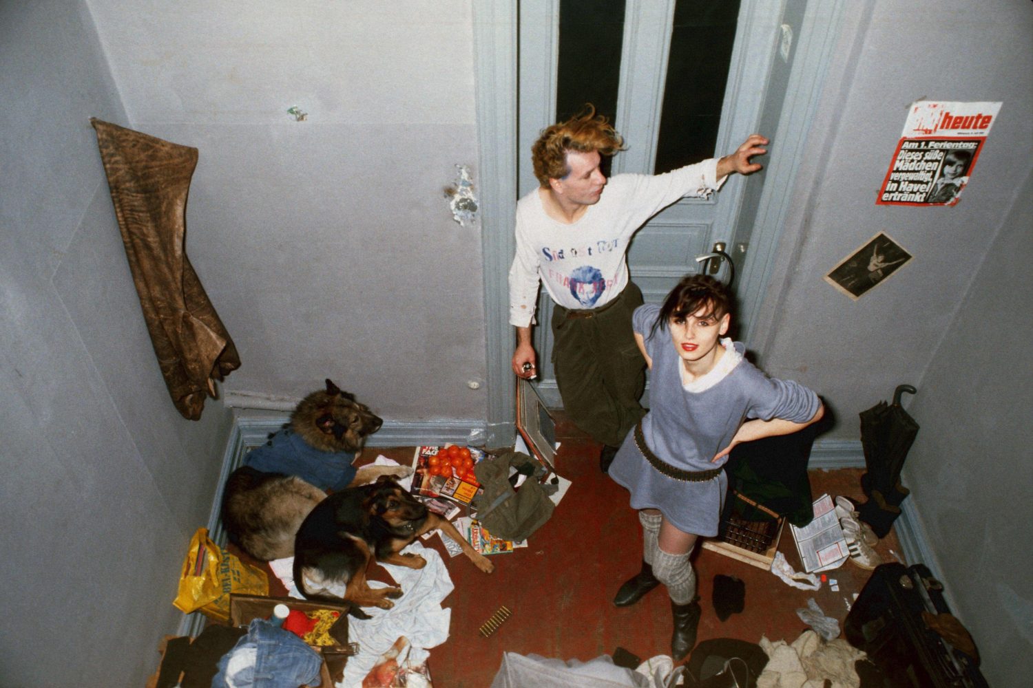 Mit F.M. Einheit von den Einstürzenden Neubauten in ihrem WG-Zimmer in Hamburg, 1983. Foto: Imago/Ilse Ruppert/Photo12