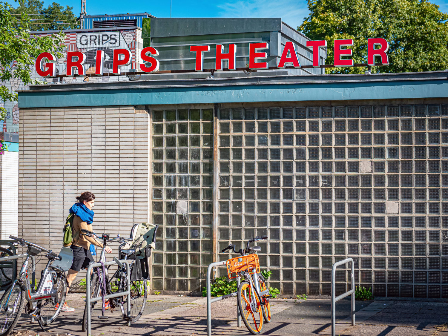Guter Grund, das Hansaviertel zu besuchen: das Grips Theater. Foto: Imago Images/Jürgen Ritter