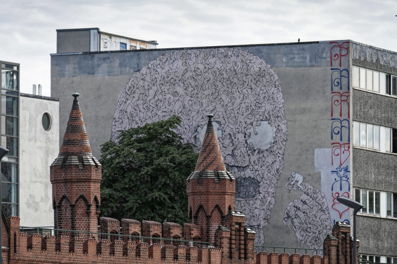 Ein Mural in der Nähe der Oberbaumbrücke in Kreuzberg. Foto: Imago/Travel-Stock-Image