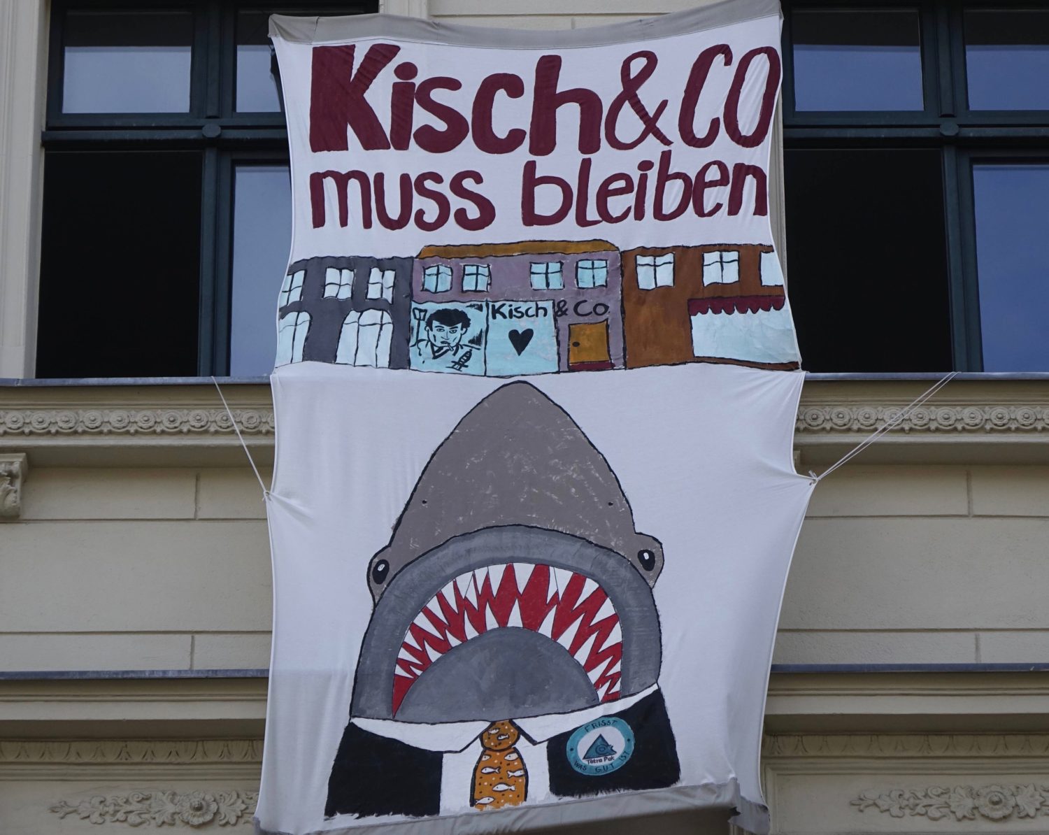 Kisch & Co. muss bleiben: Dieses Transparent war im Sommer 2020 in Kreuzberg zu sehen. Foto: Imago Images/Steinach