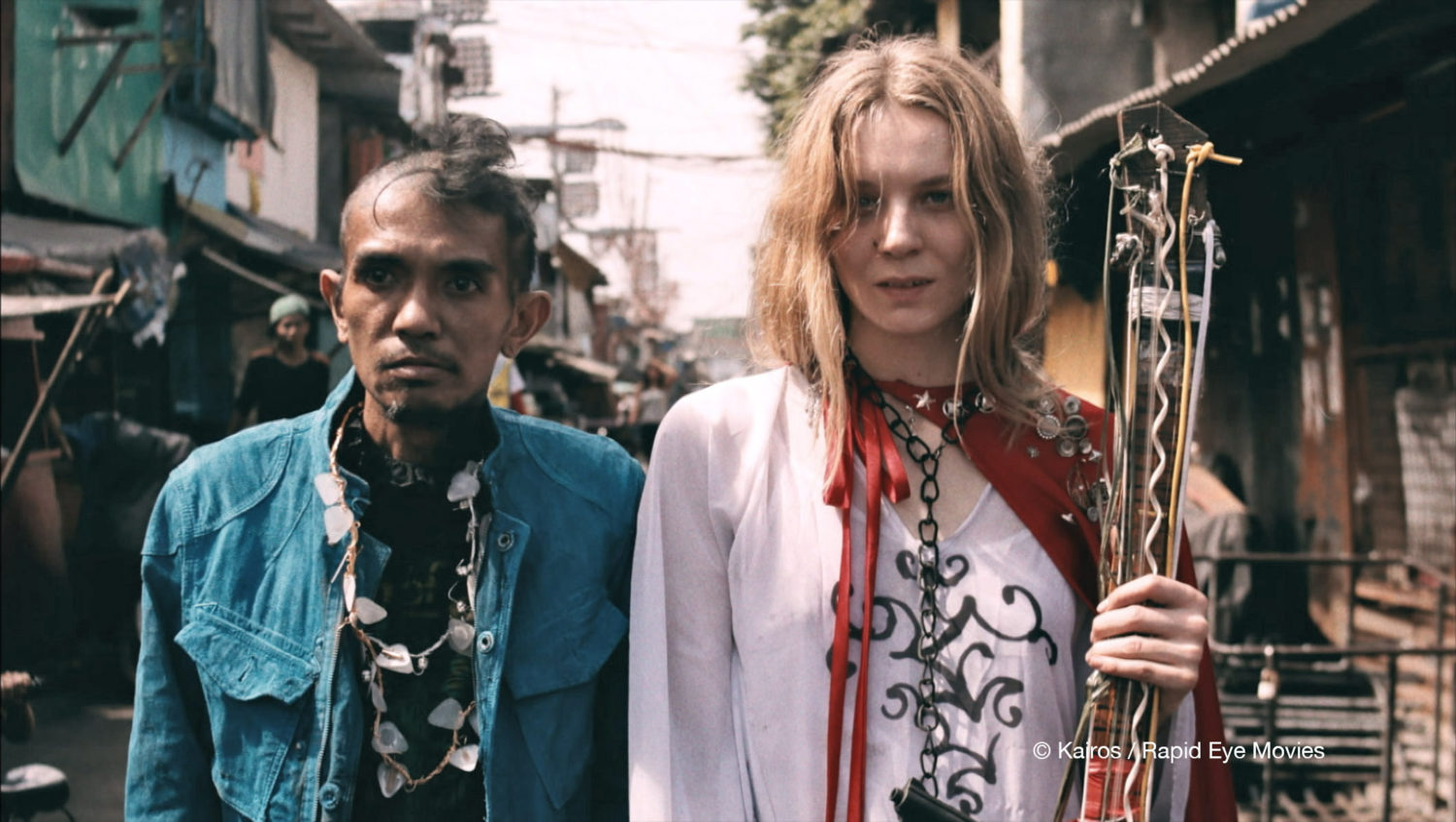 Der Film „Orphea“ mit Lilith Stangenberg spielt in den Straßen Manilas. Foto: Karos/Rapid Eye Movies