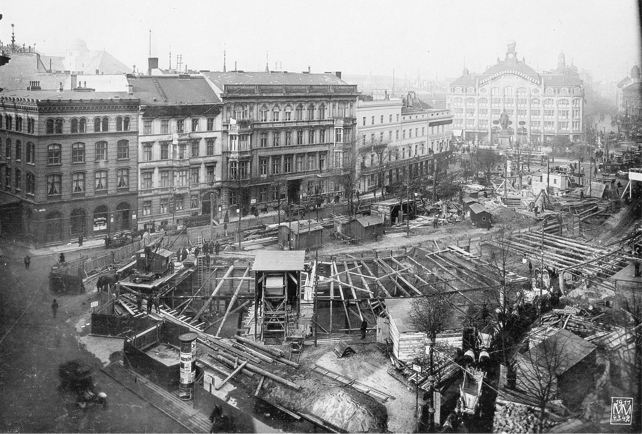Historische Fotos von Berlin: U-Bahnbau Alexanderplatz, 1911. Foto: Max Missmann/Gemeinfrei