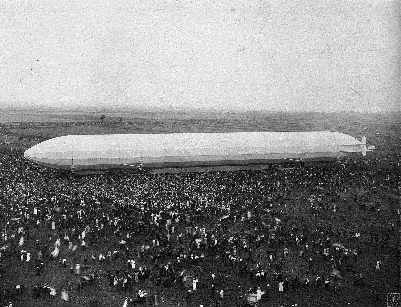 Historische Fotos von Berlin: Zeppelin Schießplatz Tegel, 1909. Foto: Max Missmann/Gemeinfrei