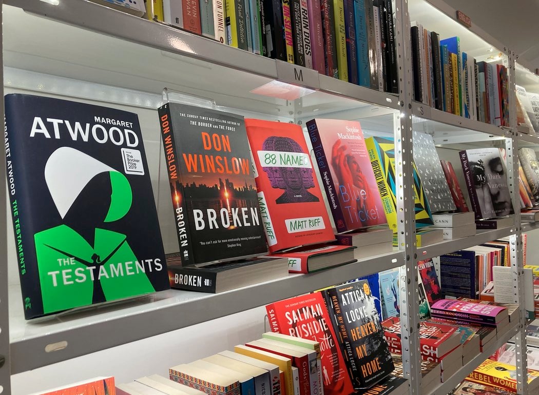 Englische Bücher kaufen in Berlin Hundt Hammer Stein trotzt seit fast zwei Jahrzehnten der Konkurrenz digitaler Giganten. Auch den Stoff aktueller Bestsellerlisten findet man im englischsprachigen Angebot.