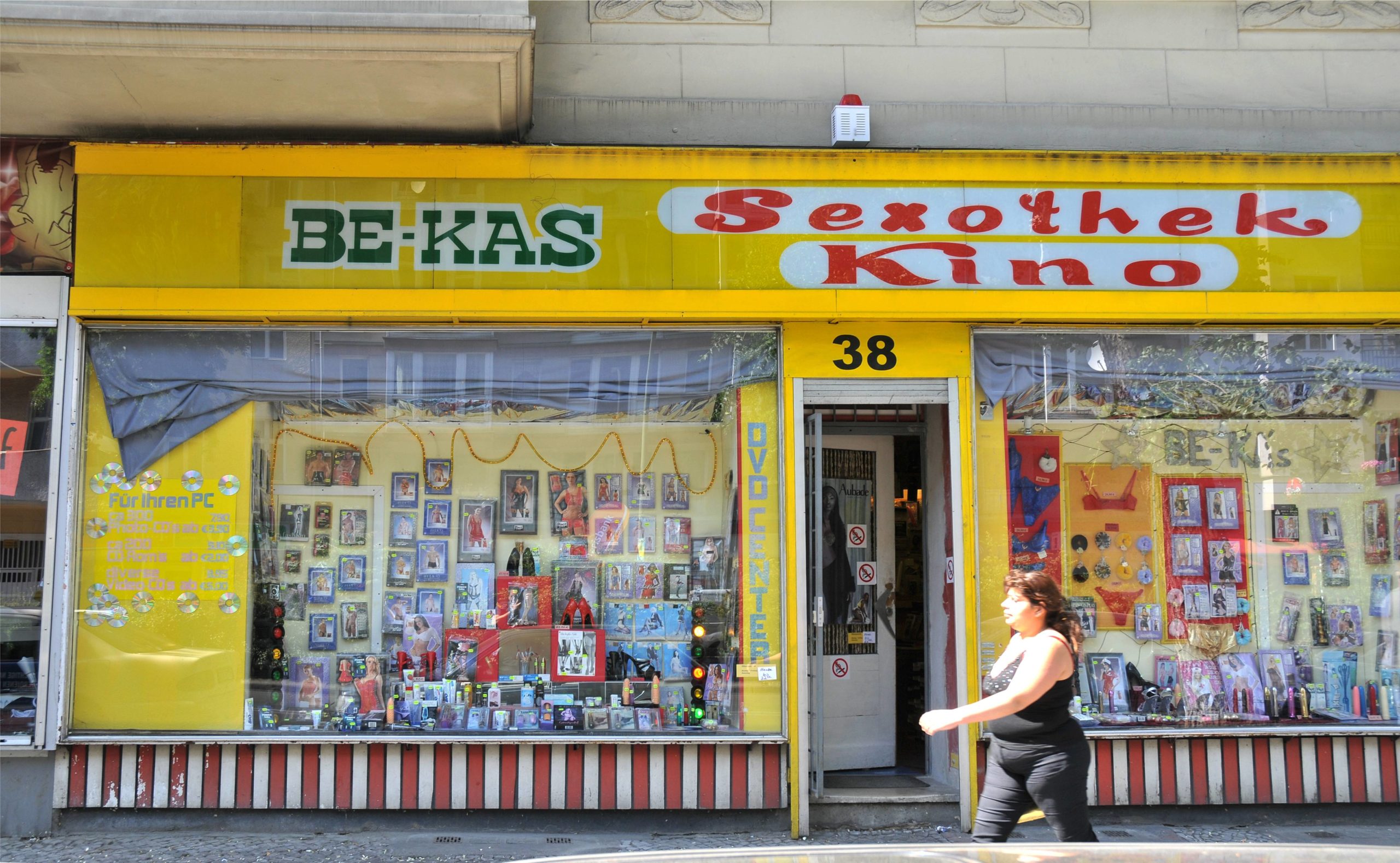 Be-Kas Sexothek Kino in der Karl-Marx-Straße in Neukölln, 2008. Foto: Imago/Schöning