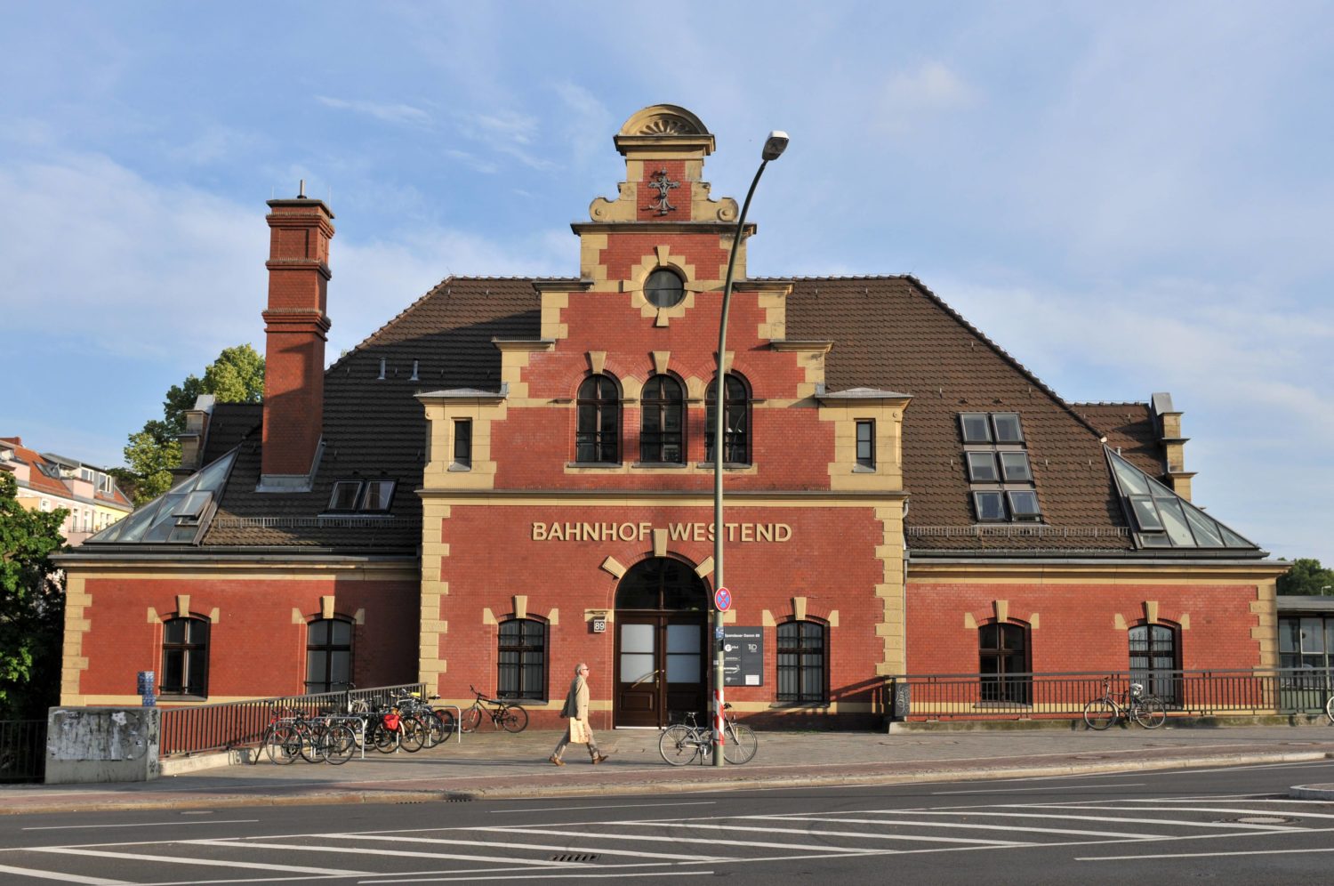 Ein würdiger Bahnhof fürs Villenviertel. Foto: Imago/Schöning