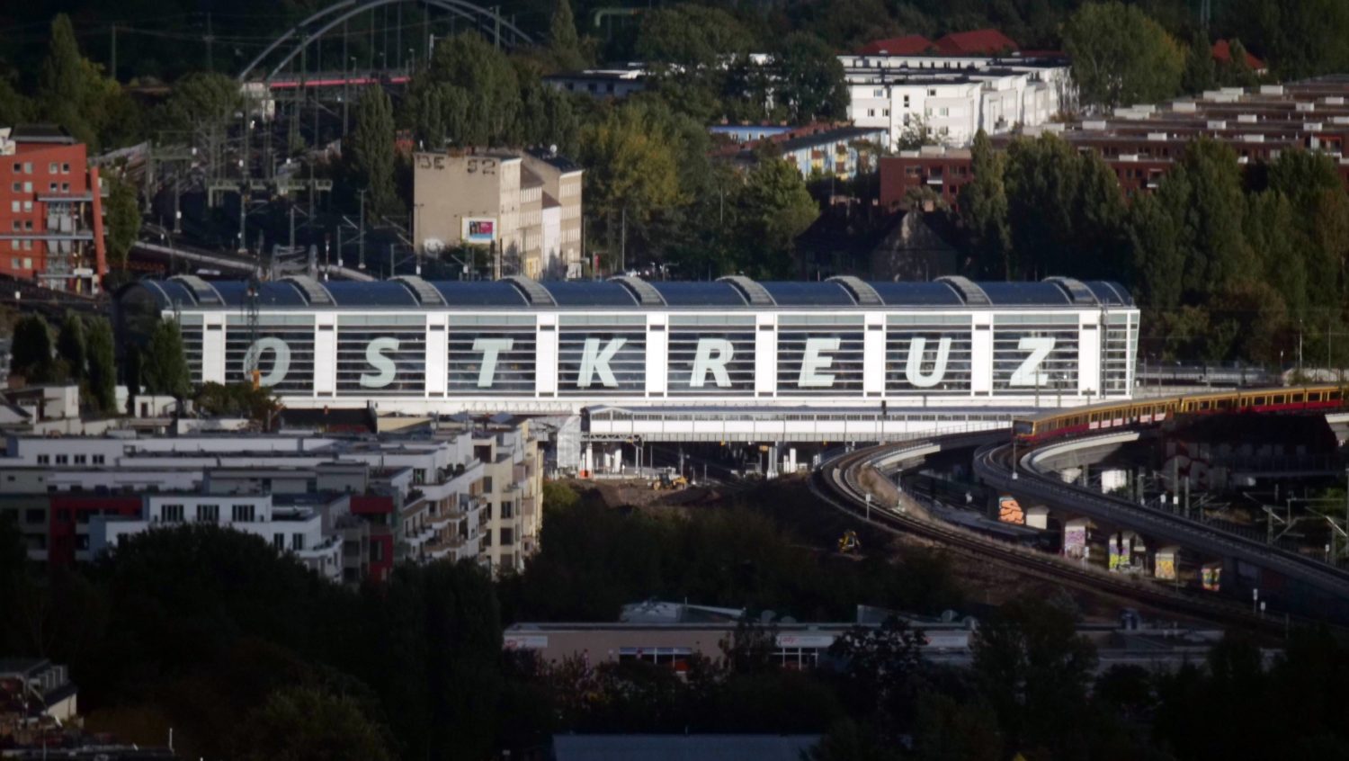 Friedrichshain im Lockdown: Bahnhof Ostkreuz in Friedrichshain. Foto: Imago Images/Peter Sandbiller