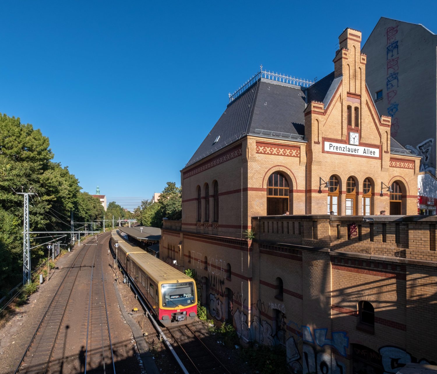 Macht was her: der historische Bahnhof Prenzlauer Allee. Foto: Imago/Rolf Zöllner