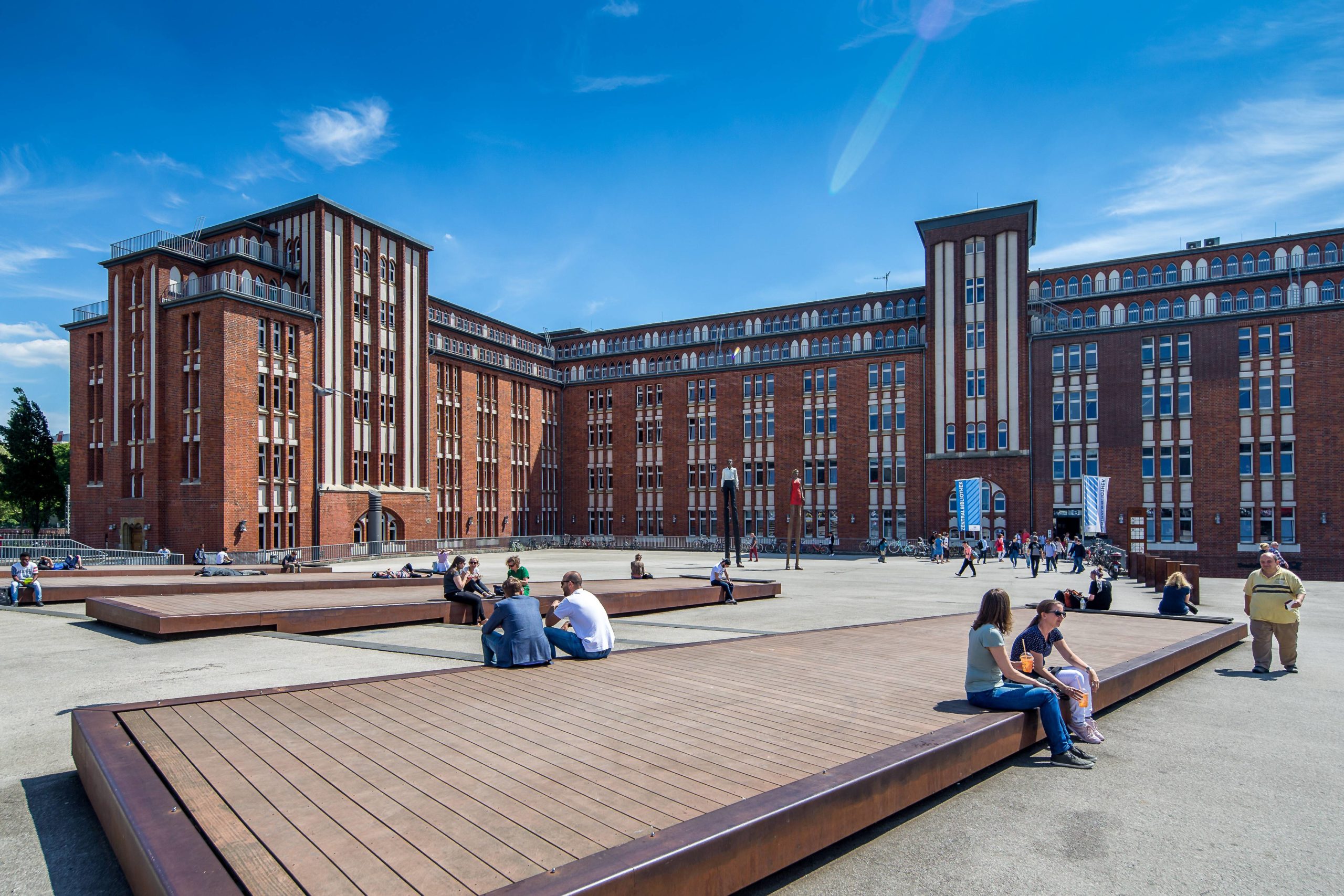 Die Bücherhallen Hamburg sind mit jährlich 4,8 Millionen Besuchern die publikumsstärkste Kultureinrichtung Hamburgs. Foto: Imago/Hoch Zwei Stock/Angerer 