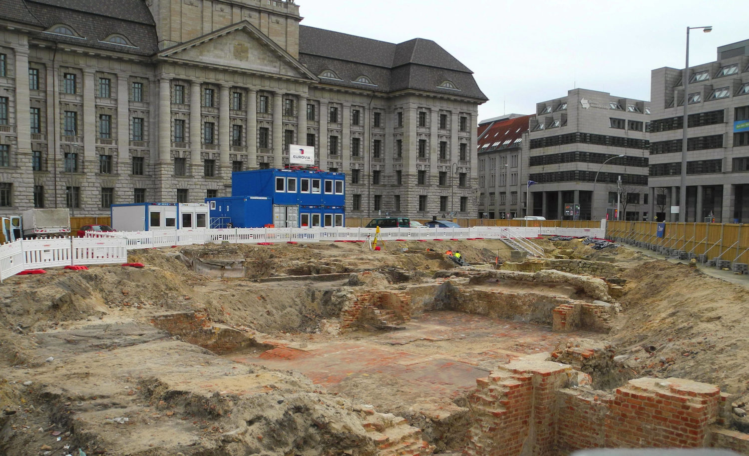 Während der Umgestaltung des Molkenmarktes in Mitte wurden archäologische Grabungen unternommen, Februar 2020. Foto: Imago/PEMAX