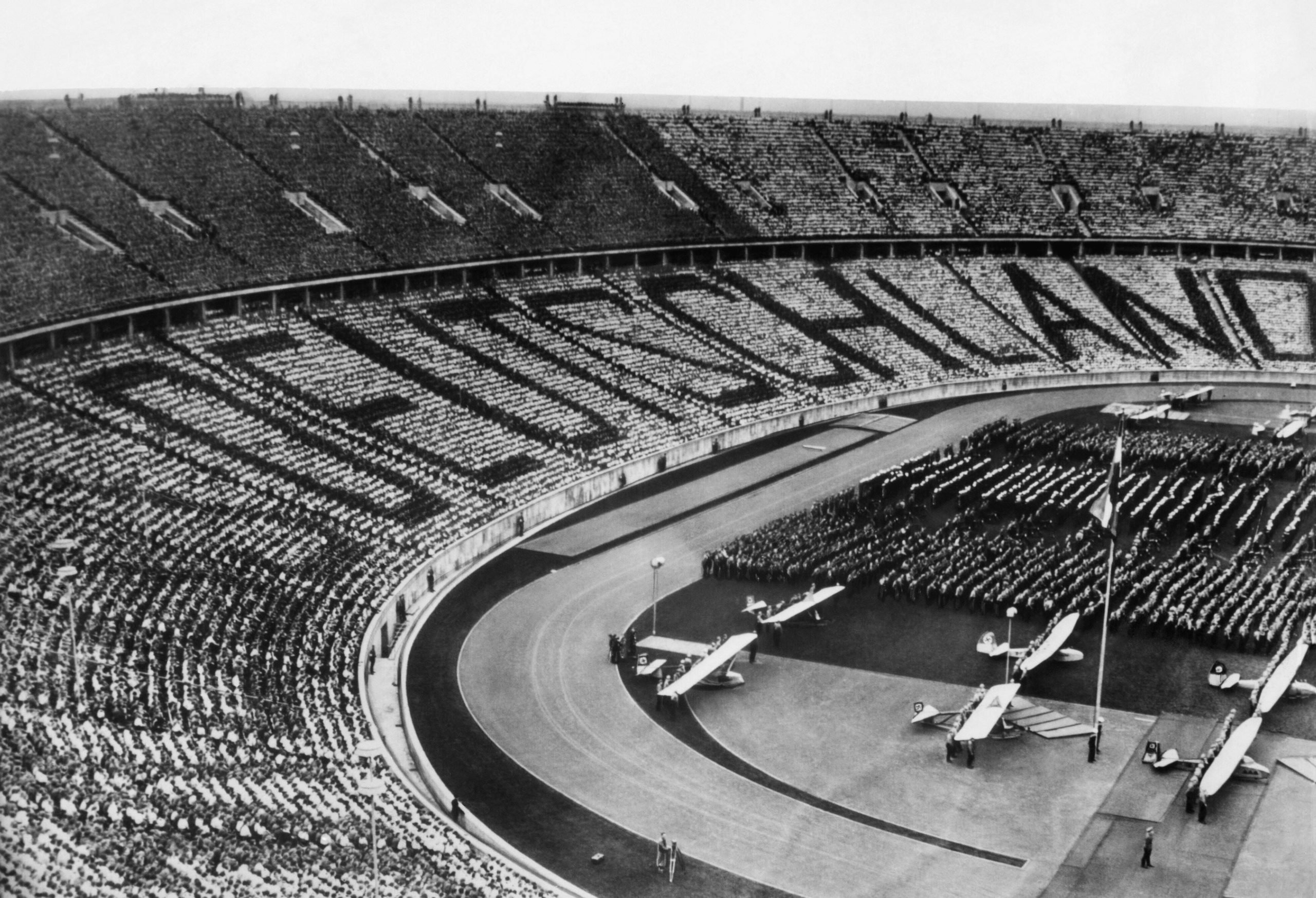 Olympiastadion Feierlichkeiten zum 1. Mai 1938 im Berliner Olympiastadion: Mit aufwendigen Inszenierungen unterstrichen die Nazis ihren Geltungsdrang.