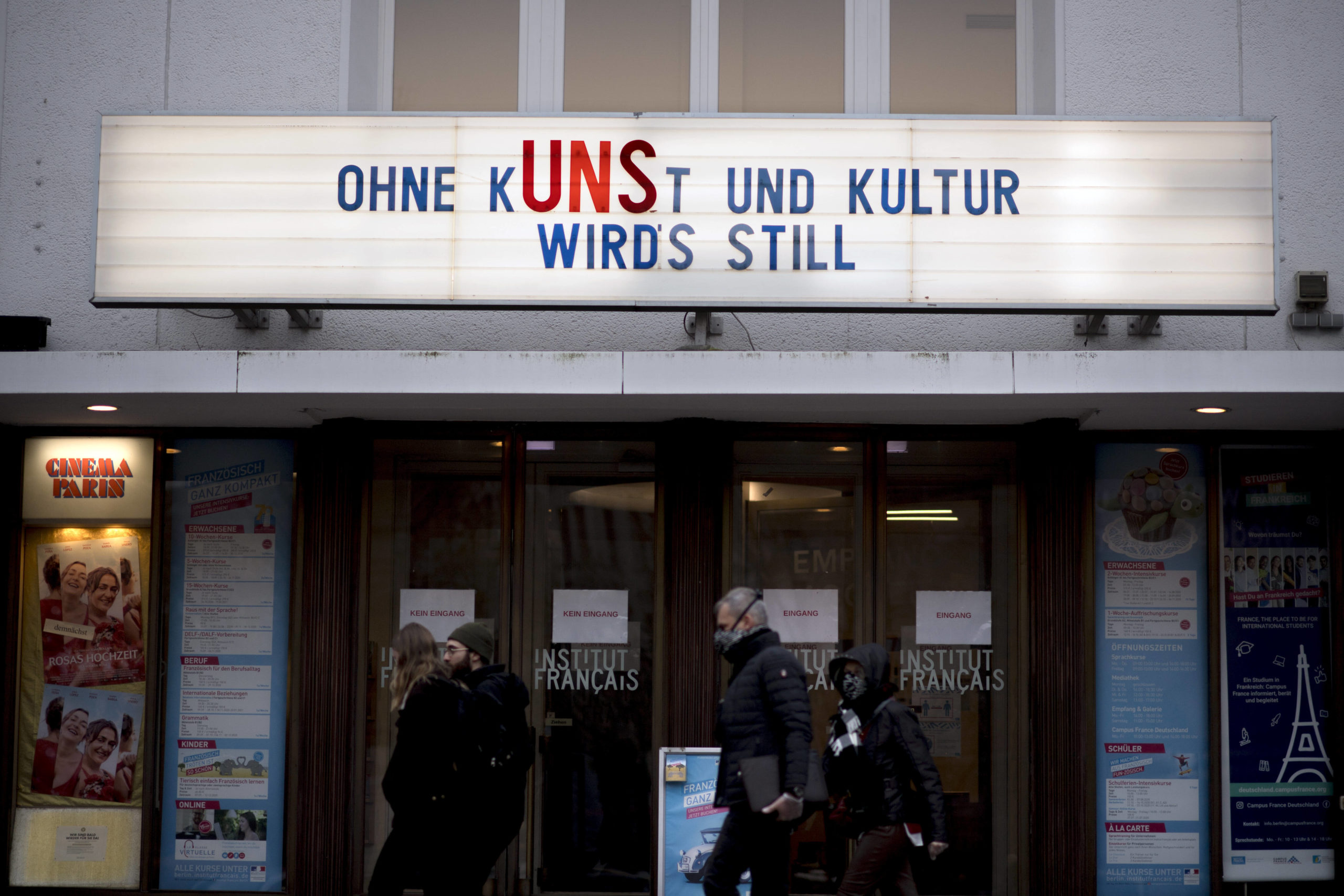Prekäre Situation: Mit der Aktion "Kino leuchtet. Für dich." wollen Kinos in ganz Deutschland während der Pandemie wieder sichtbar werden.