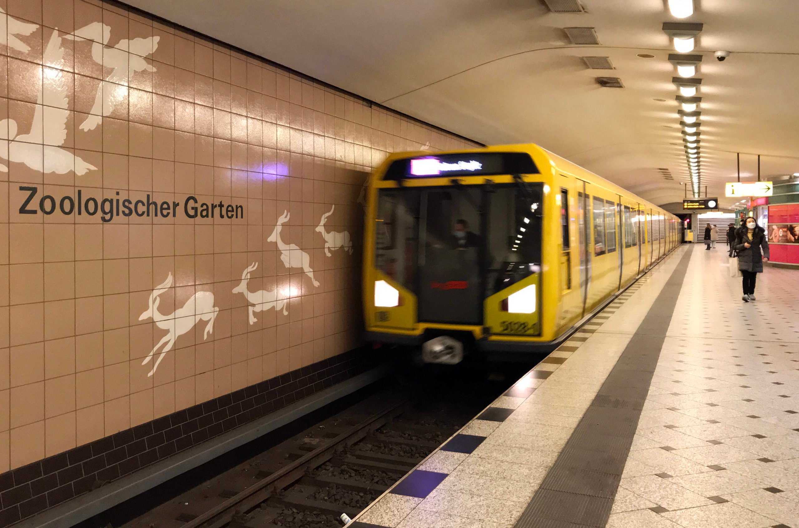 Am Bahnof Zoo zieren Tiere die Wände. Foto: Imago/Frank Sorge