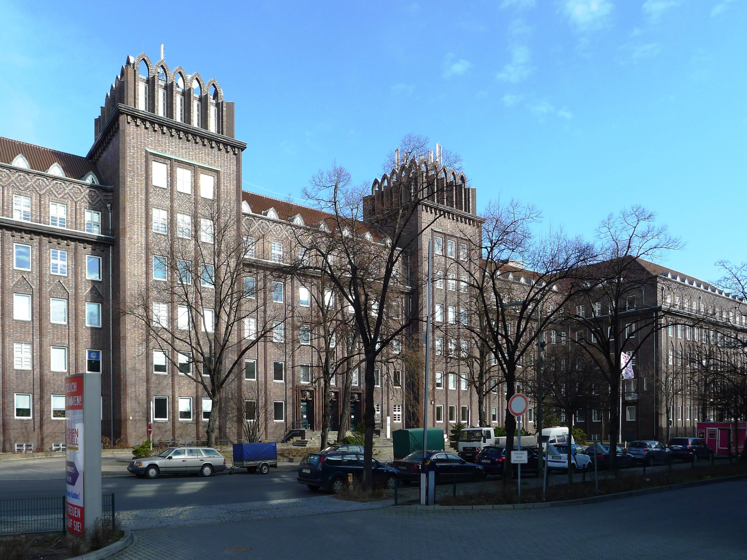 Das architektonisch auffällige ehemalige Reichspostzentralamt gilt als einer der Geburtsorte des Fernsehens in Deutschland. Foto: Bodo Kubrak/Wikimedia Commins/CC BY-SA 4.0
