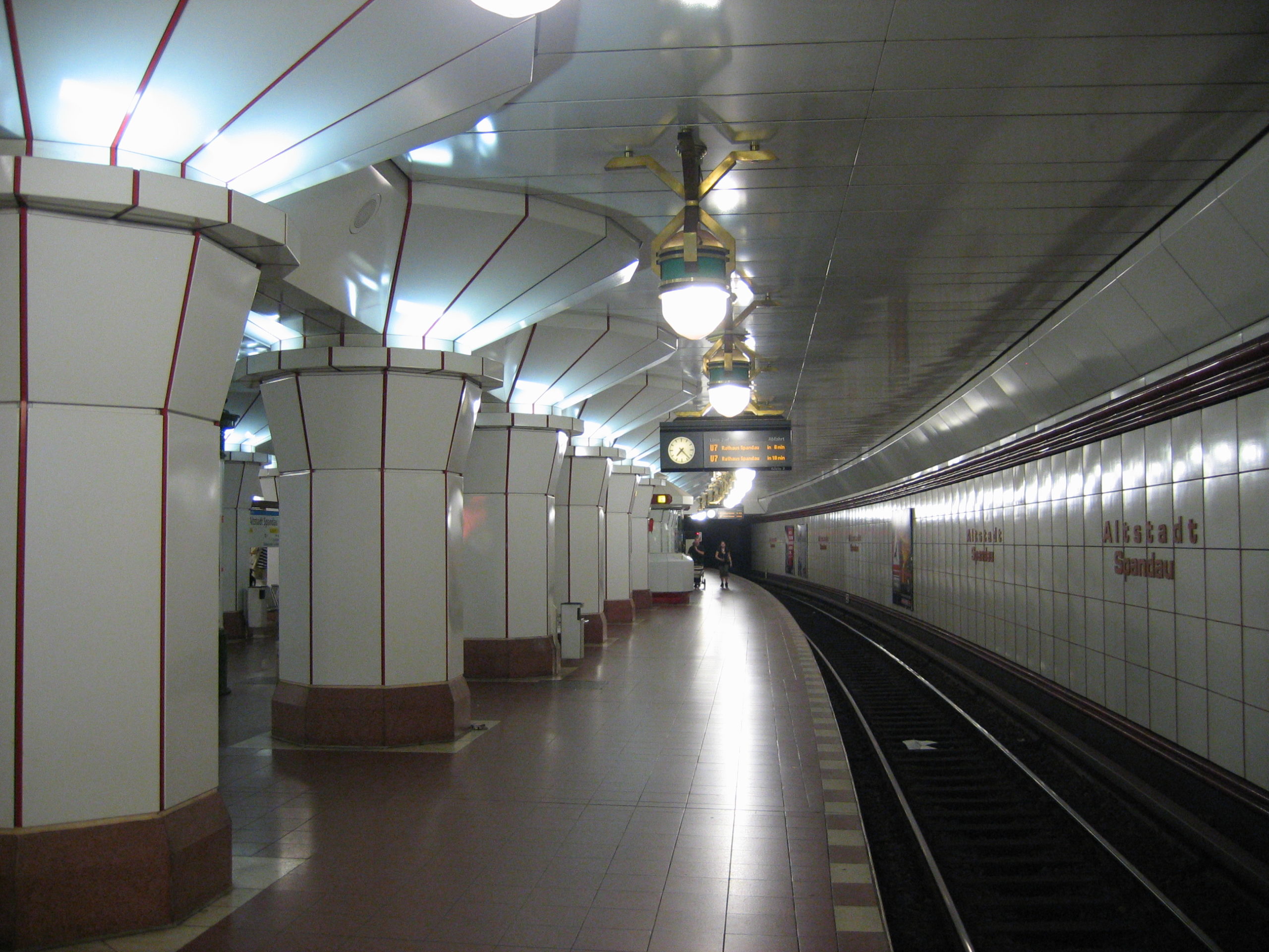 Über diesem Bahnhof liegt eines der malerischsten Quartiere Berlins. Foto: ReferenceBK/Wikimedia Commons/CC BY-SA 3.0