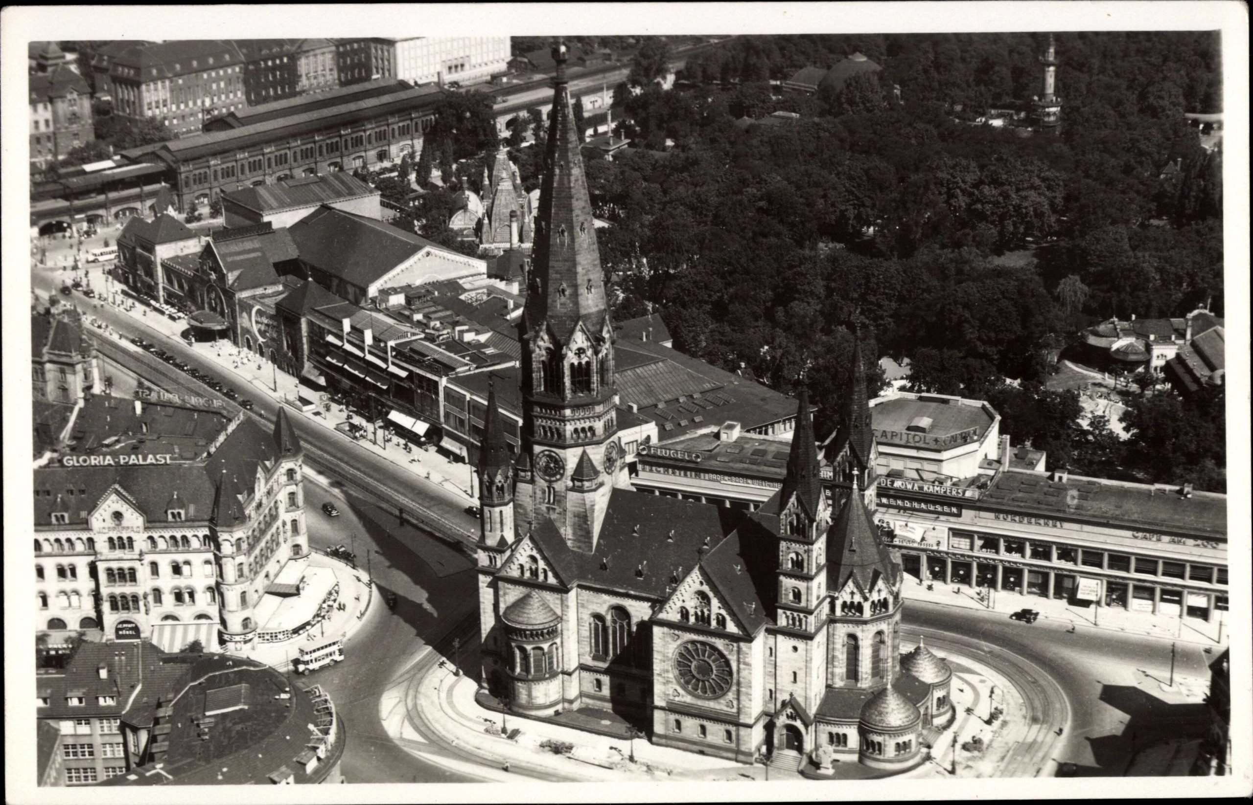 Kurfürstendamm with Memorial Church and Gloria Palace, historical aerial view from the 1930s.  Photo: Imago/arkivi