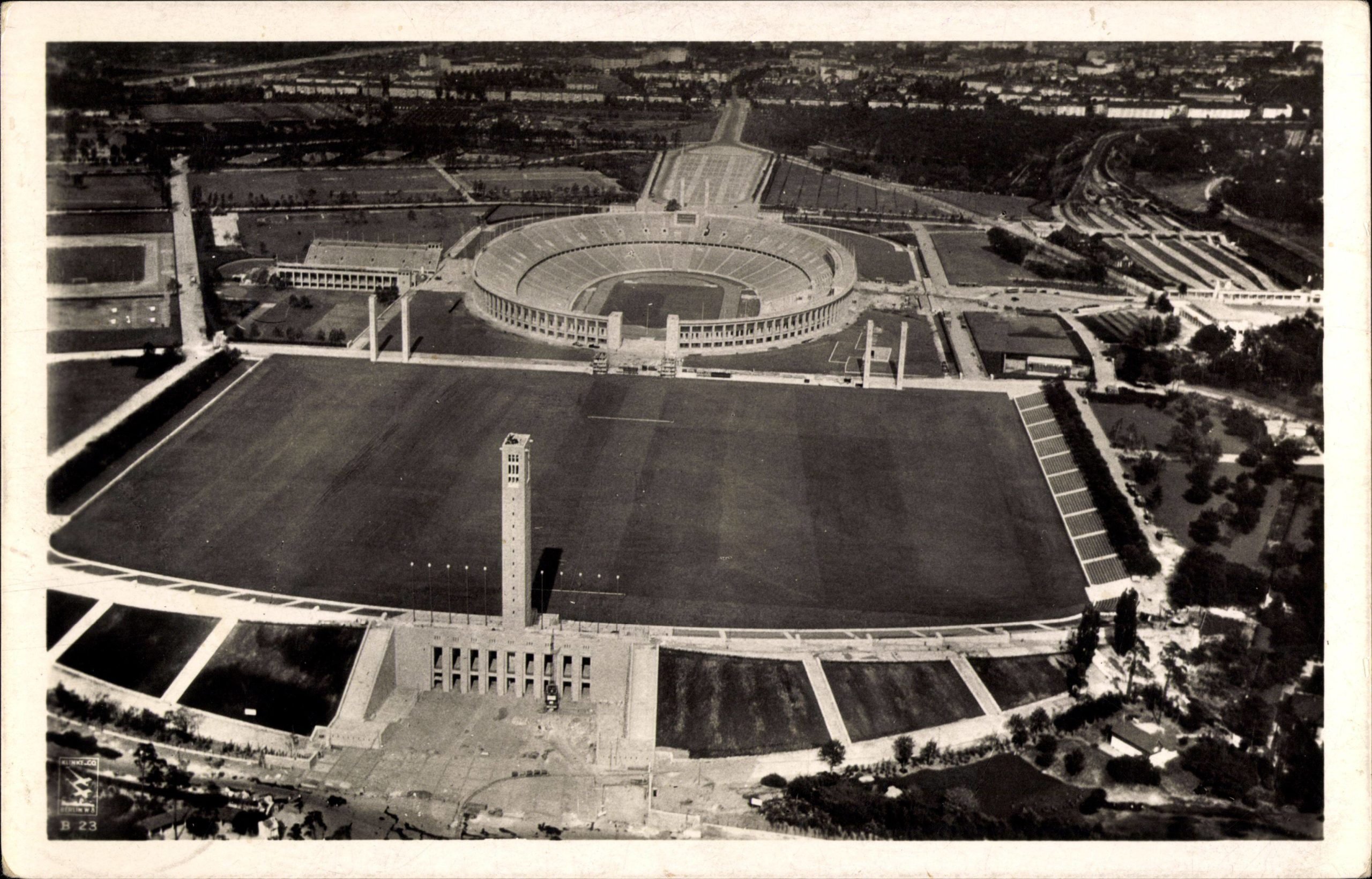 Das heutige Olympiagelände, damals "Reichssportfeld", in einer Luftaufnahme aus den 1930er-Jahren. Foto: Imago/Arkivi