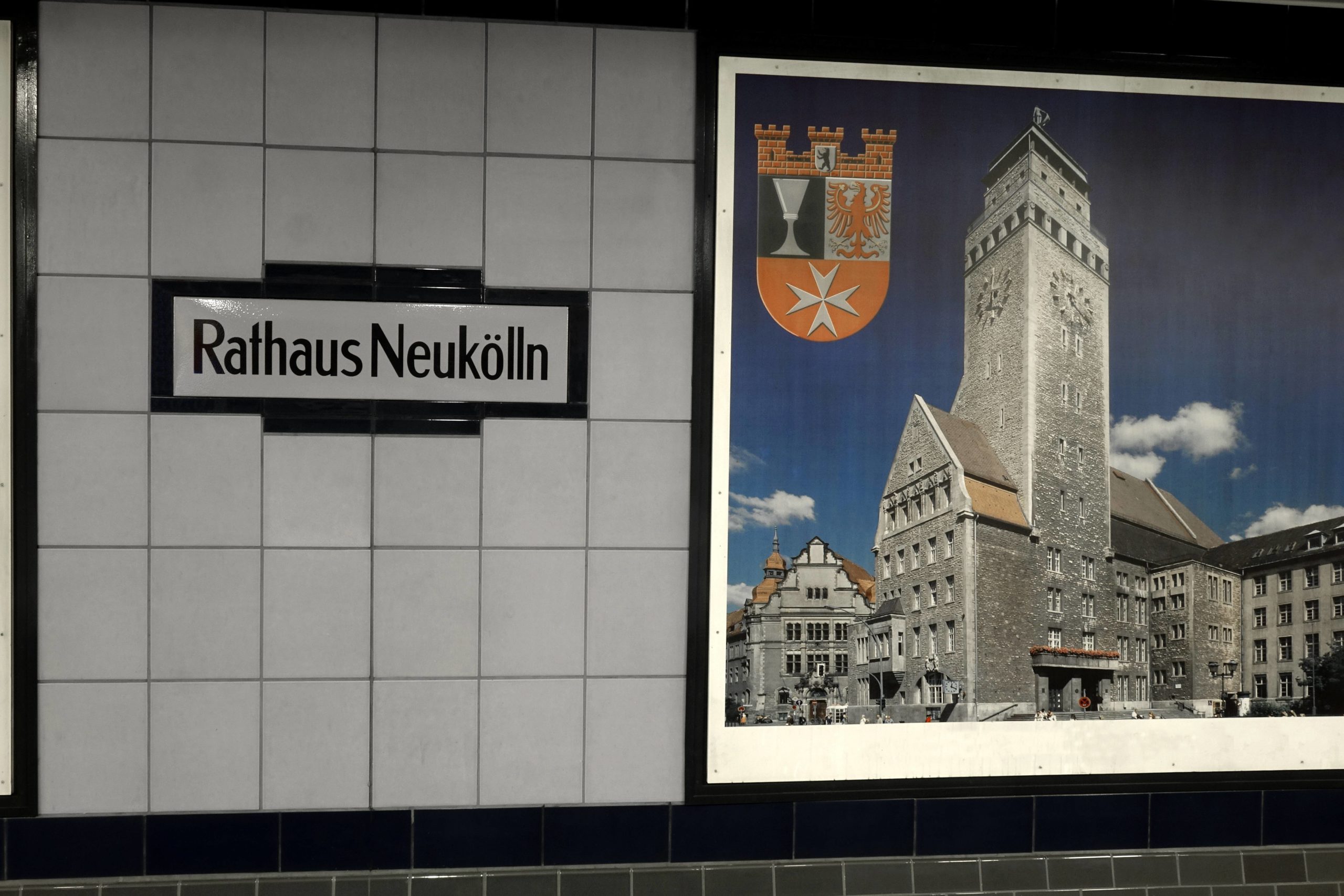 Bilder aus dem Bezirk zieren die Wände dieser U7-Station. Foto: Imago/Steinach
