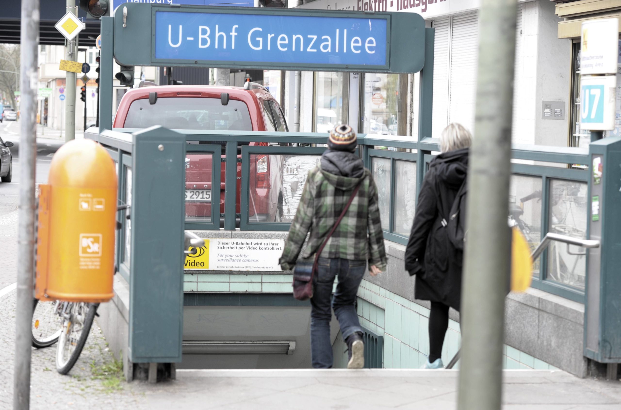Am Zugang zur Station sieht man bereits die hellgrünen Kacheln. Foto: Imago/Klaus Martin Höfer