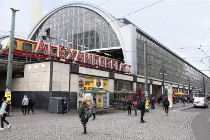 So kennen wir den Alexanderplatz heute. Seine Anfänge machte der Bahnhof jedoch als Festungsgraben. Foto: Imago/Andreas Gora