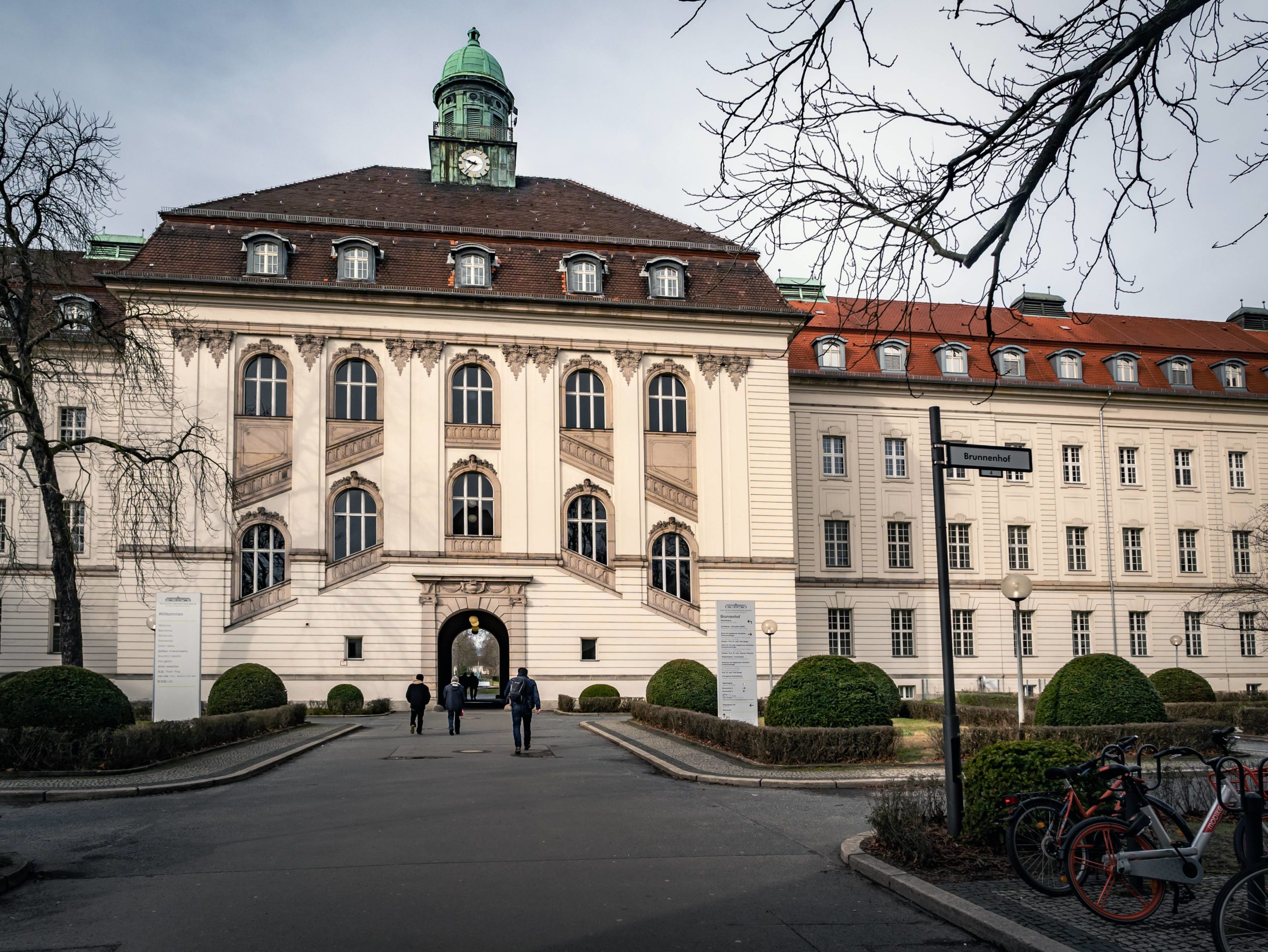 Klassisch gestaltet, zählt das Virchow-Klinikum noch immer zu den modernsten Krankenhäusern in Deutschland. Foto: Imago/Jürgen Ritter