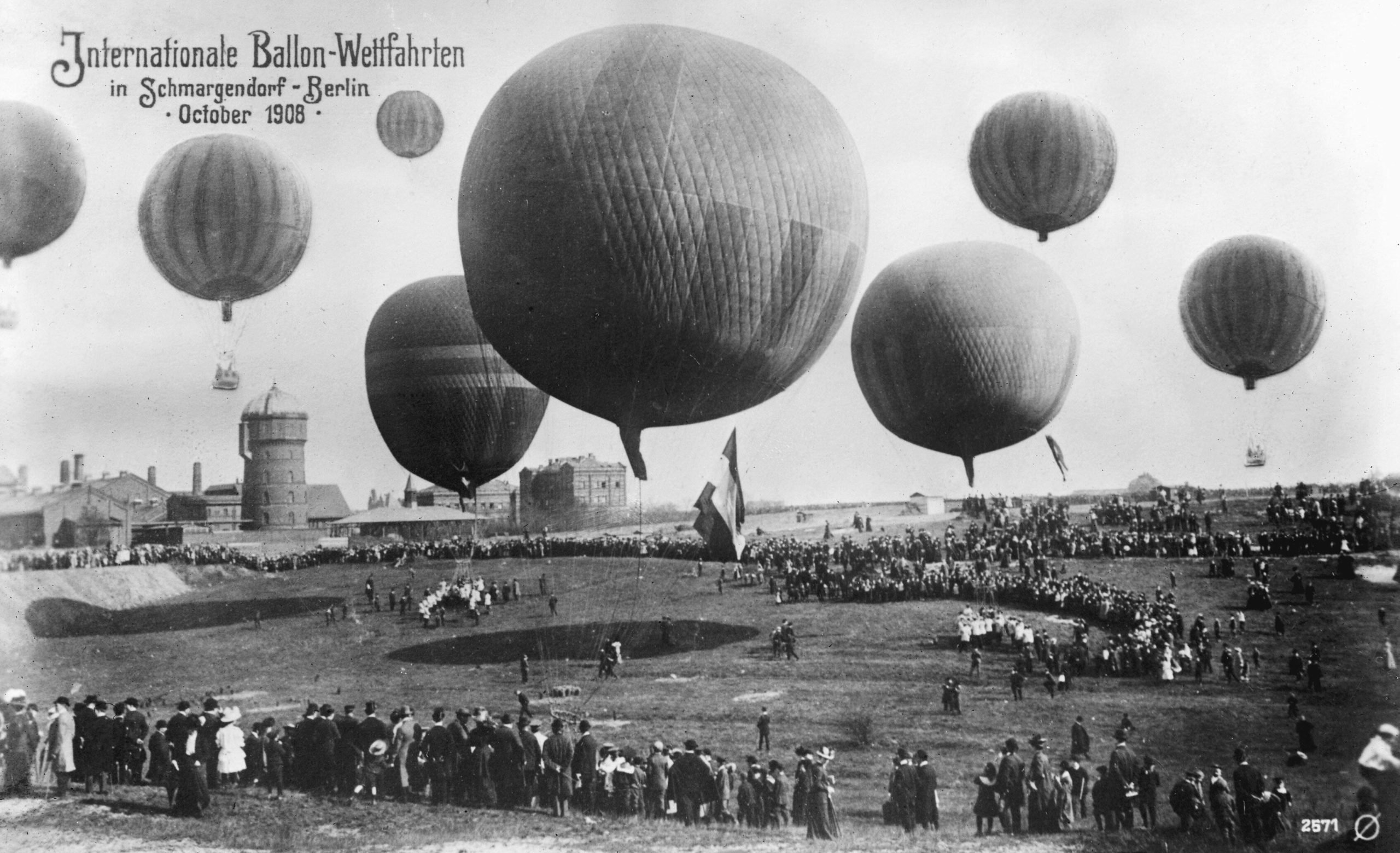 Die Internationalen Ballon-Wettfahrten fanden 1908 in Schmargendorf statt. Foto: Imago/Kharbine Tapabor