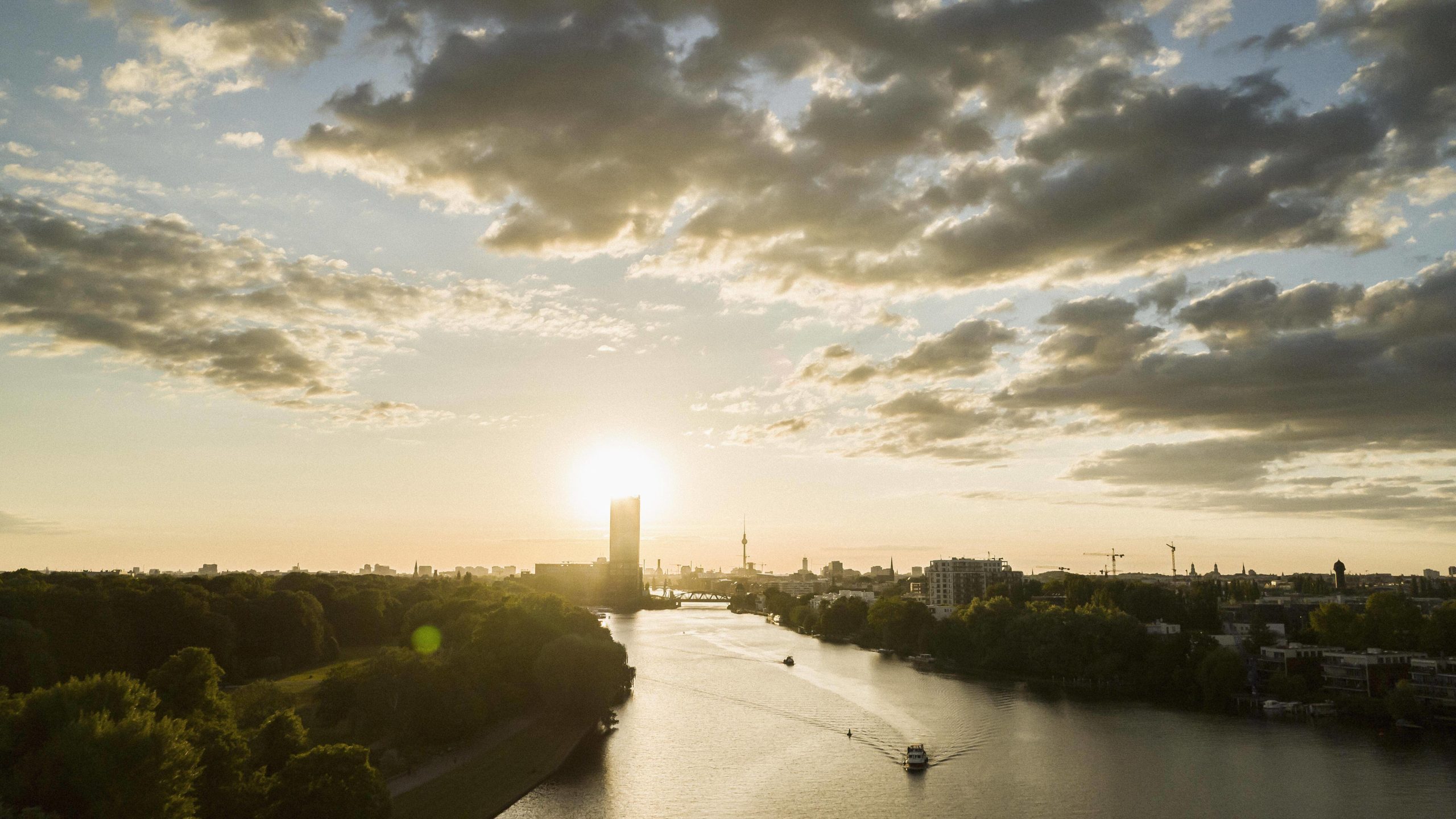 Sonnenuntergang über der Spree. Foto: Imago/fStop Images