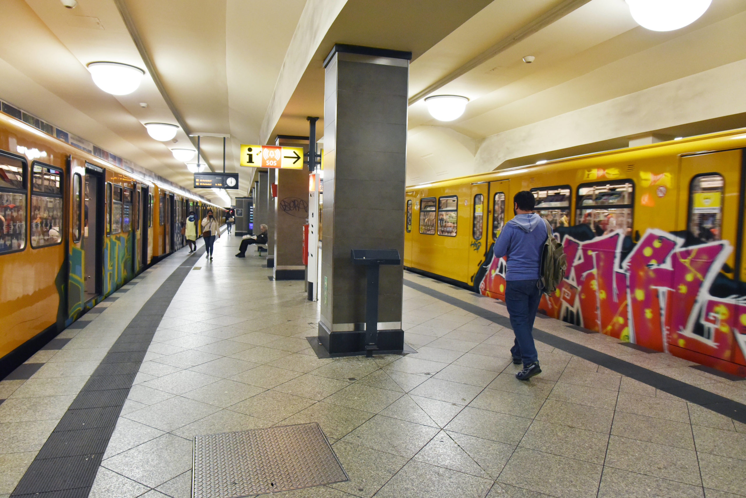 Am Mehringdamm halten Züge der U6 und der U7. Foto: Imago/Tagesspiegel