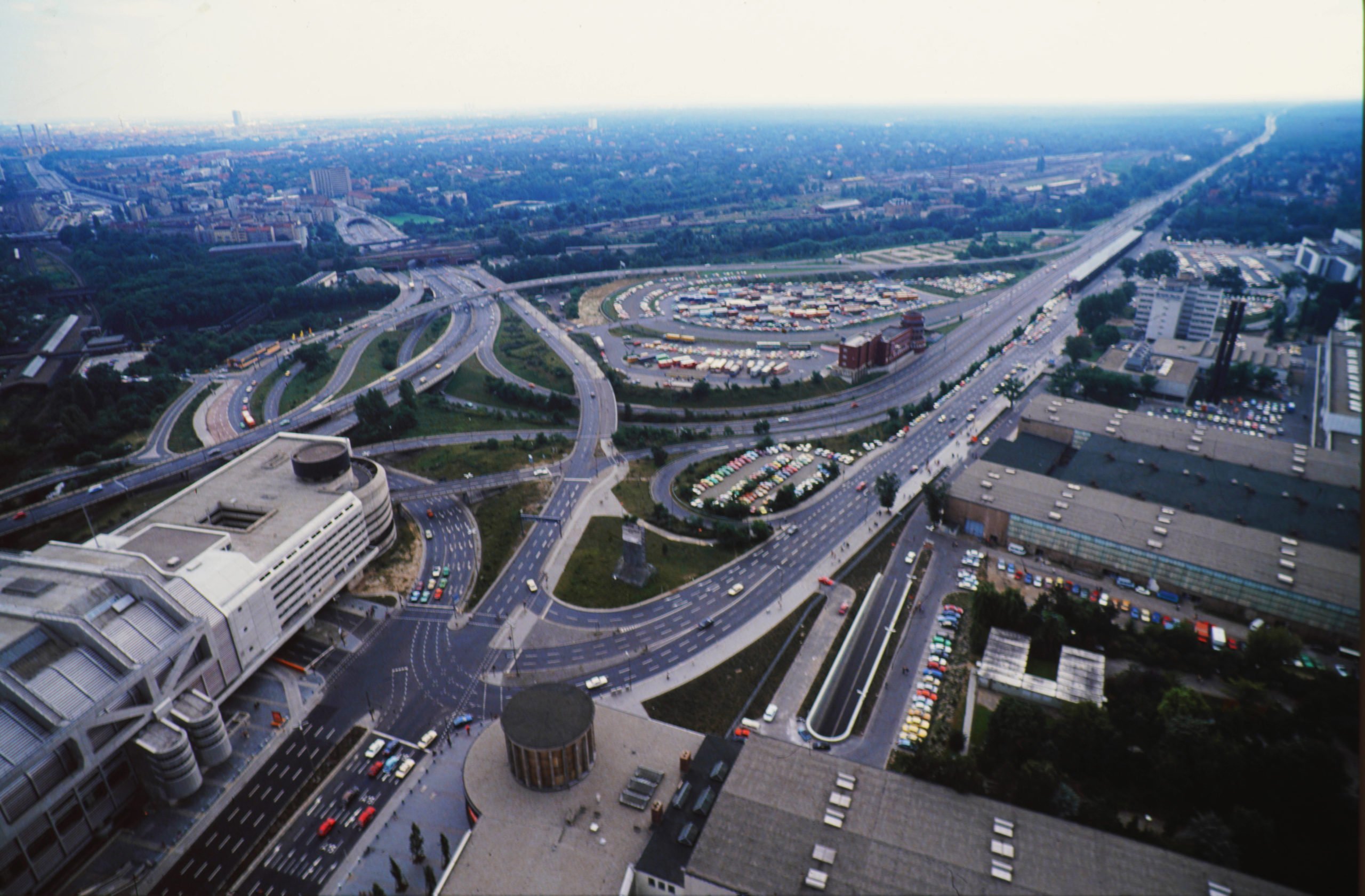 Blick von Norden auf A100 und ICC, circa 1976. Foto: Imago/Serienlicht