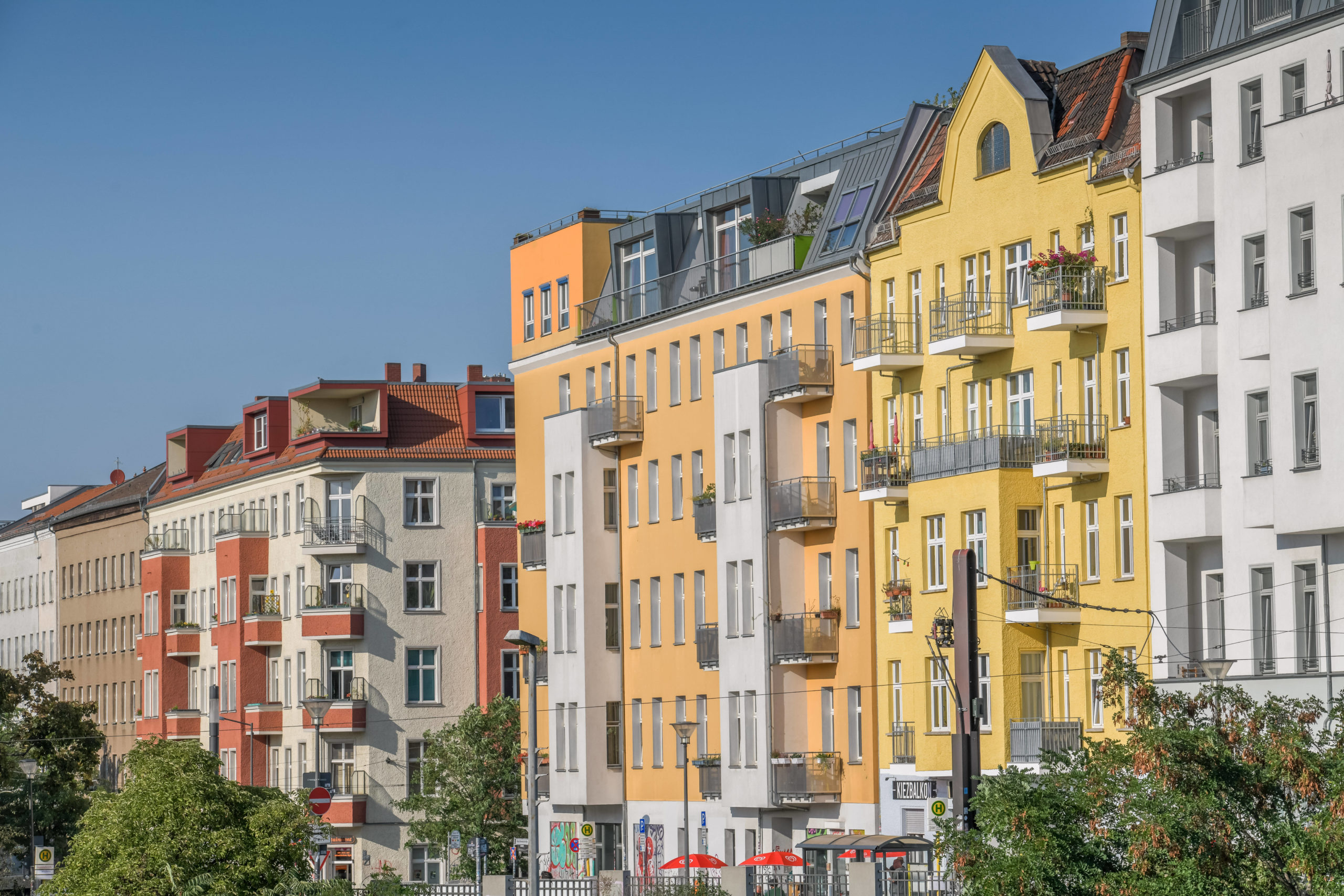 Altbauten in der Marchlewskistraße in Friedrichshain. Der Verwaltungsbezirk Friedrichshain-Kreuzberg gehört zu den teuersten Gegenden in Berlin. Foto: Imago/Joko