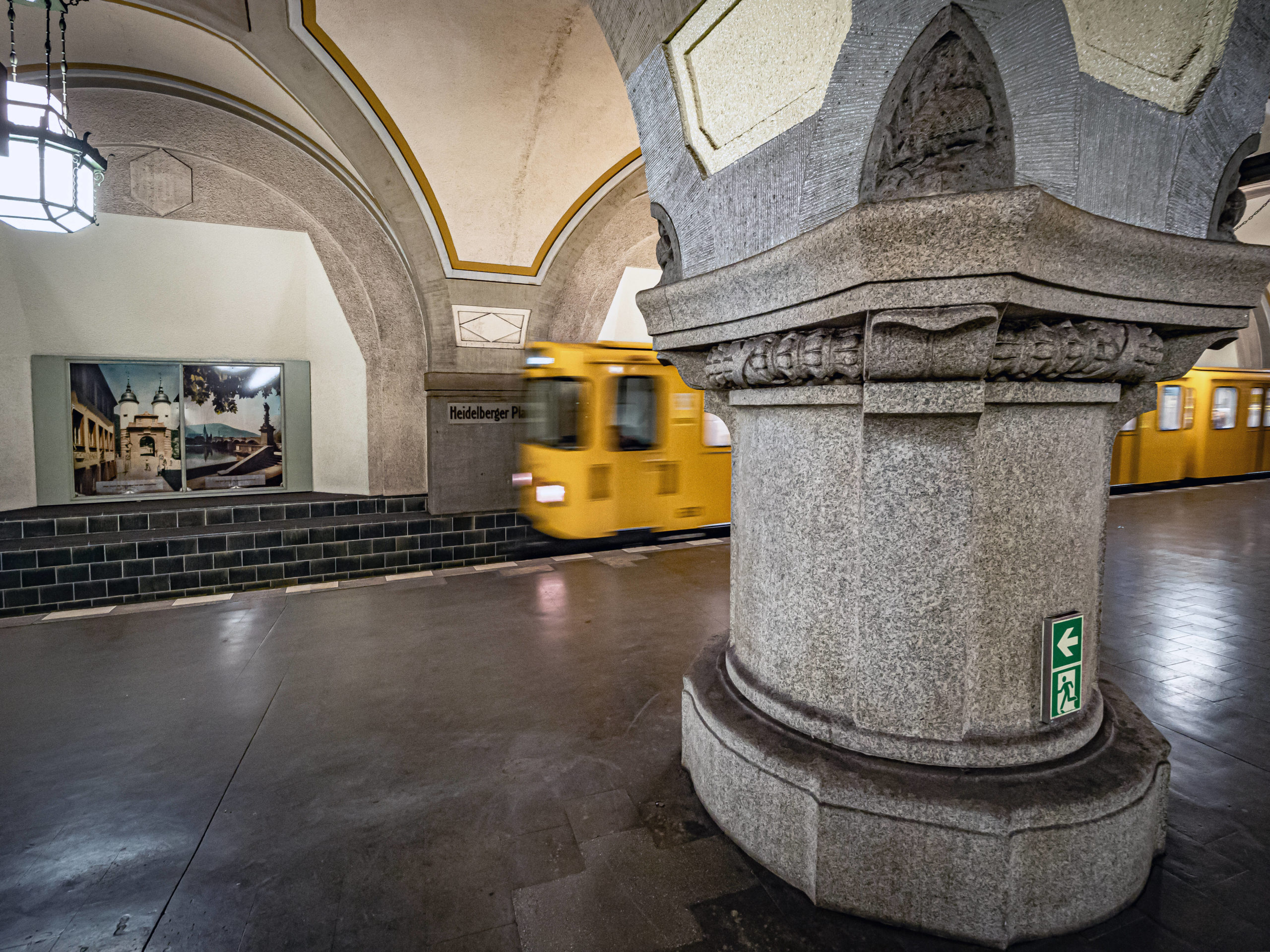 Die U-Bahnlinie U3 hält an einem der schönsten U-Bahnhöfe Berlins: dem Heidelberger Platz in Wilmersdorf. Foto: Imago/Jürgen Ritter