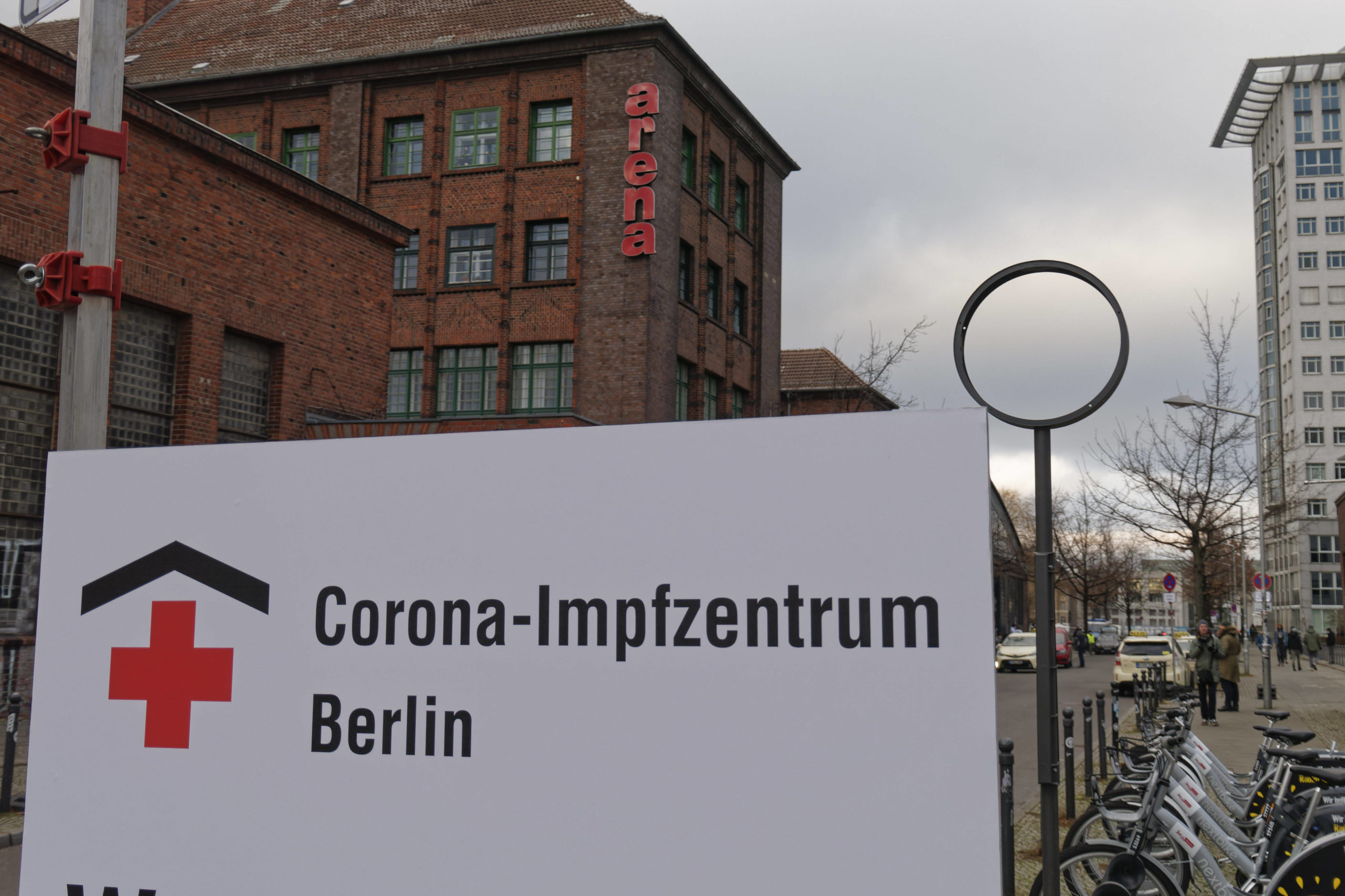 Corona-Impfzentrum in der Arena in Treptow. Foto: Imago/Petra Schneider