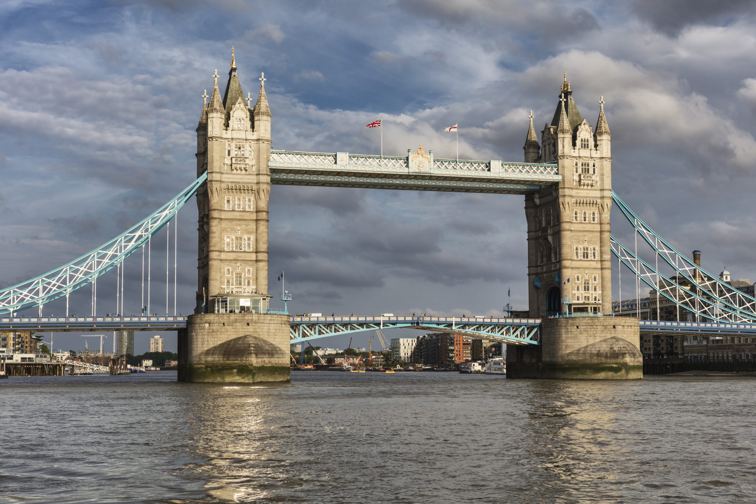 Eines der bedeutendsten Sehenswürdigkeiten Londons: Die Tower Bridge. Mit ihr lässt sich die Themse überbrücken. Foto: Imago/Ivan Vdovin