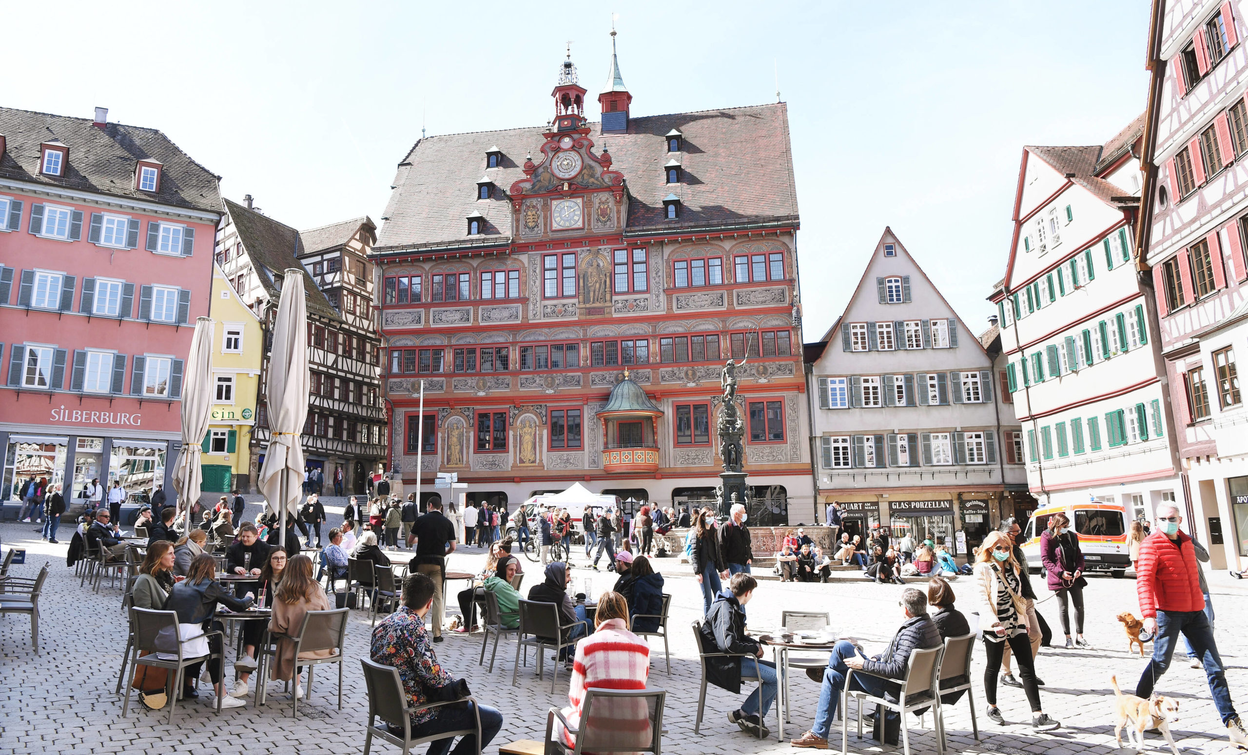 Einfach wieder offen: In Tübingen dürfen Restaurants wieder ihre Terrassen öffnen – es braucht aber einen Test und ein Ticket für die Innenstadt. Vorbild für Berlin? Foto: Imago/Ulmer Pressebilderagentur