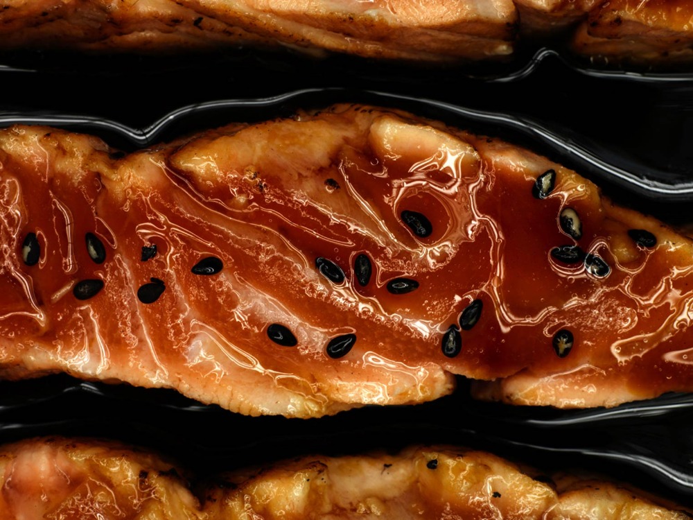 Gute Food-Fotografie verwandelt Lachs in eine Landschaftsaufnahme. Foto: René Riis
