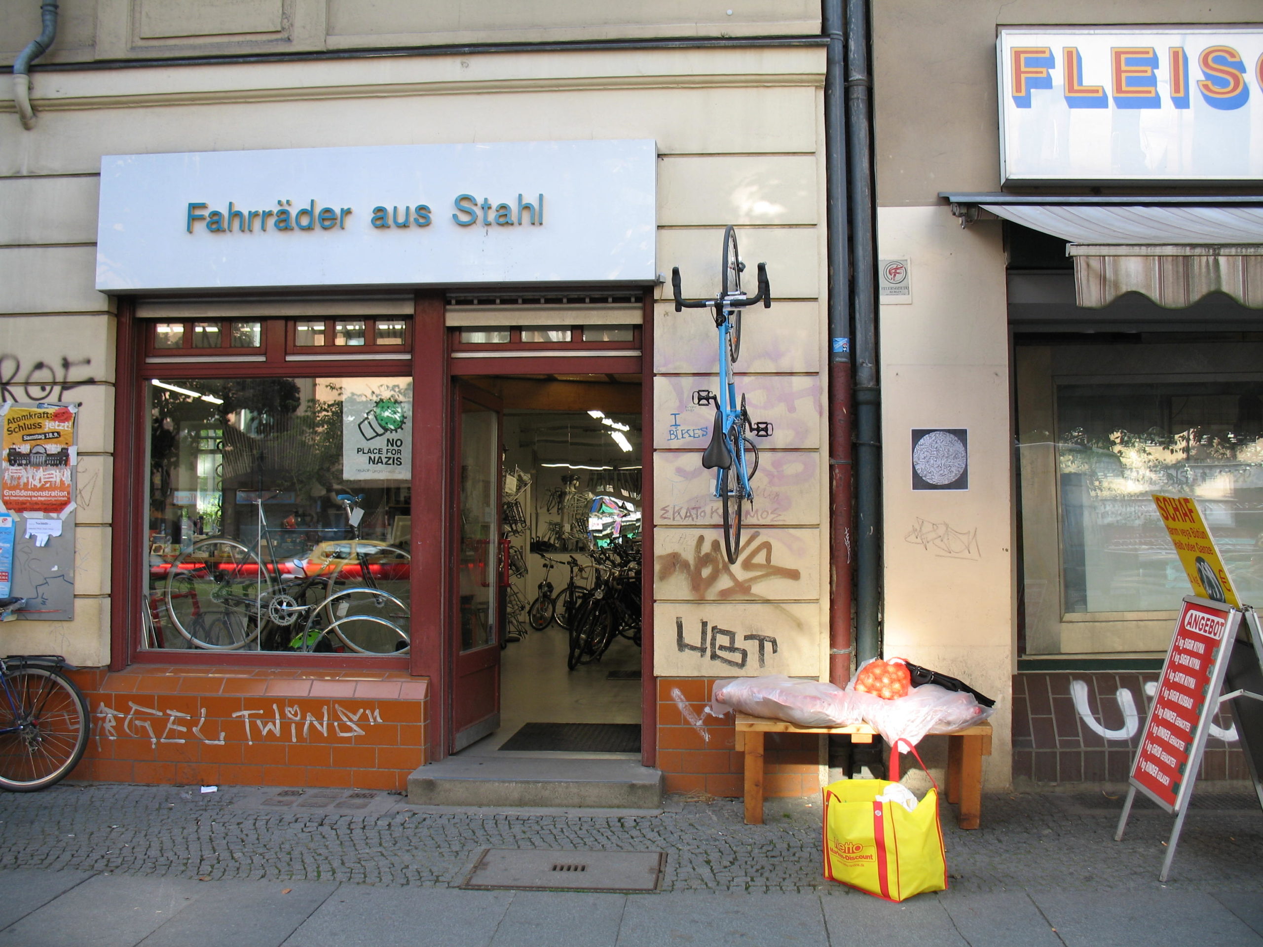Offline gibt es Fahrräder aus Stahl, online im Fahrrad-Blog Verkehrspolitik und Updates aus der Berliner Werkstatt. Foto: Radspannerei