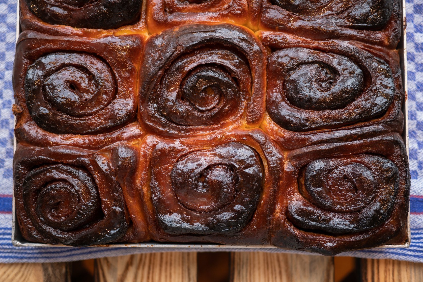 Die Zimtschnecken aus Sauerteig kann man in vielen Bäckereien in Berlin kaufen. Foto: Domberger Brotwerk