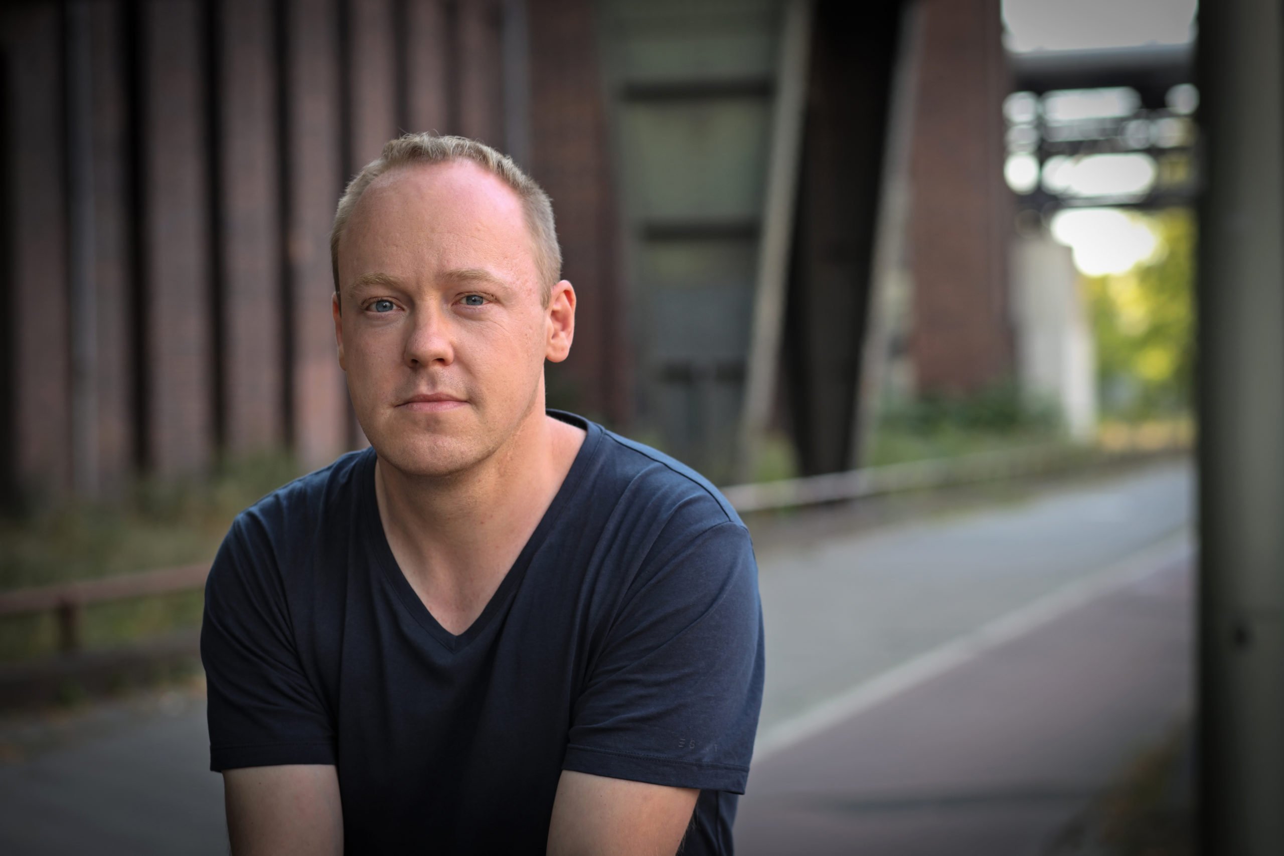 Christian Baron ist Mit-Herausgeber von "Klasse und Kampf", ein Band über Klassismus und das Ringen mit der eigenen Herkunft. Foto: Hans Scherhaufer