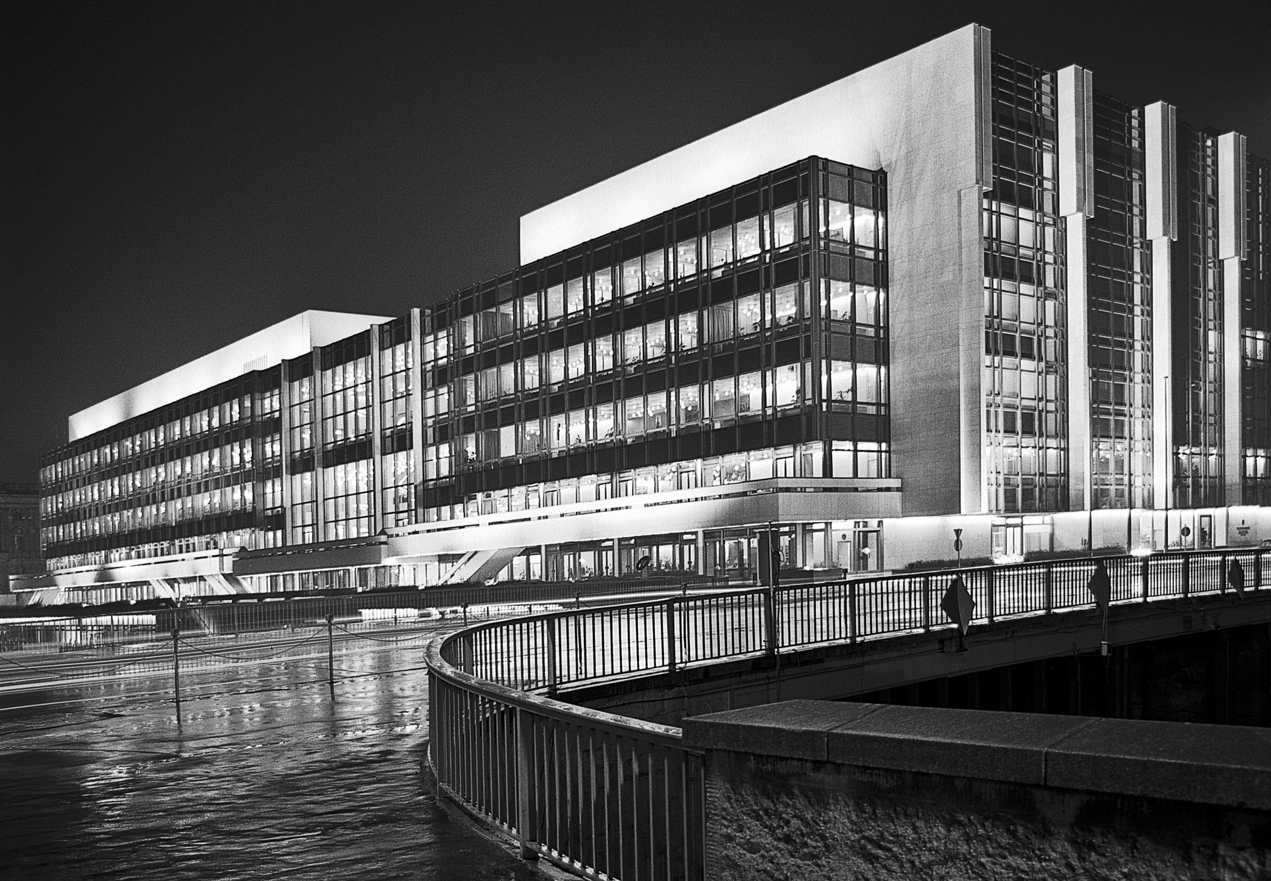 Palast der Republik, Sitz der Volkskammer der DDR, 1987. Foto: Gerd Danigel/ddr-fotograf.de/CC BY-SA 4.0