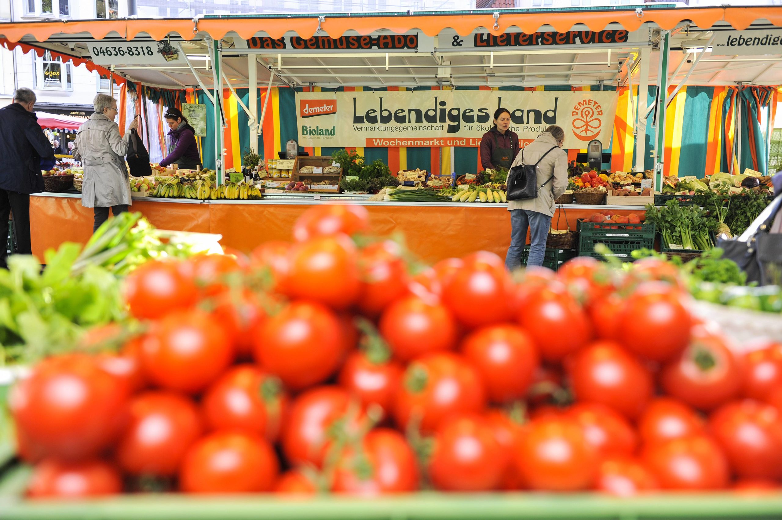 Wochenmärkte in Berlin Schöner Wochenmarkt im Kreuzberger Kiez: Der Markt am Südstern erwacht jeden Samstagvormittag zum Leben.