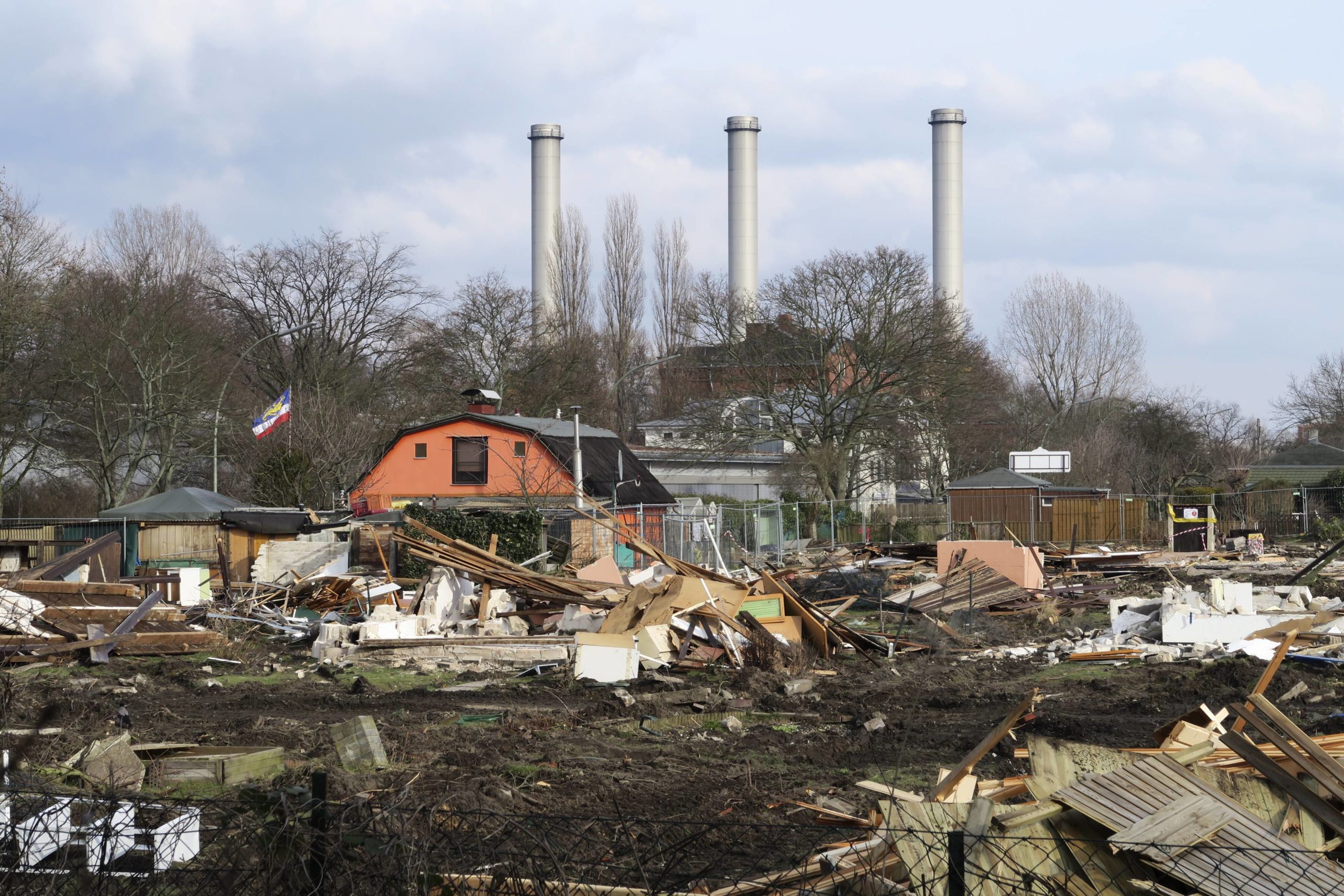 In Schmargendorf wurden 2016 etwa 150 von 300 Lauben in der Kleingartenkolonie Oeynhausen abgerissen. Die Laubenpieper mussten ihre Parzellen für den Neubau von Wohnungen räumen. Foto: Imago/Reiner Zensen