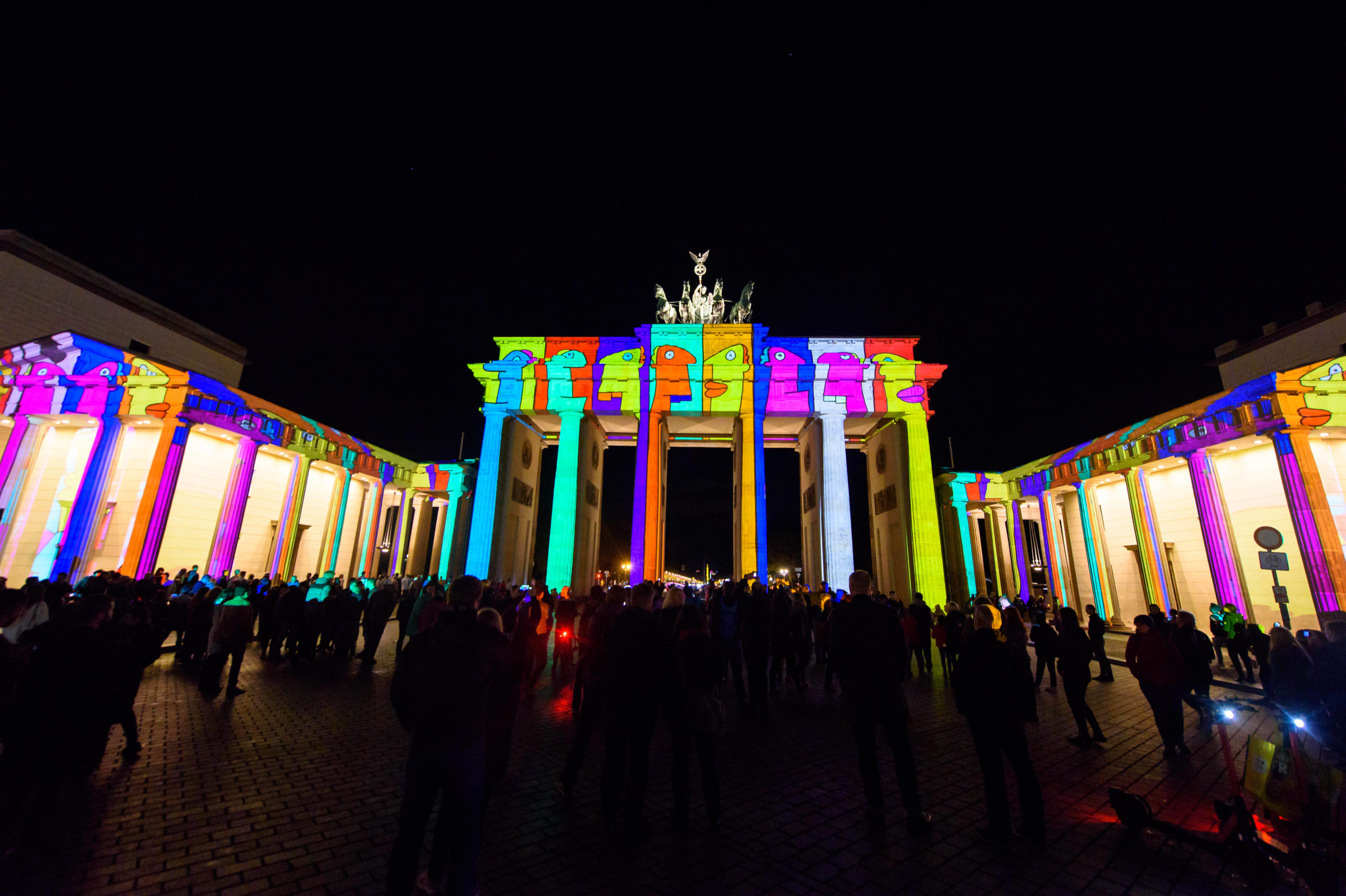 Berlin bunt Eines von Berlins faszinierendsten Festivals ist wohl das bunte Festival of Lights.